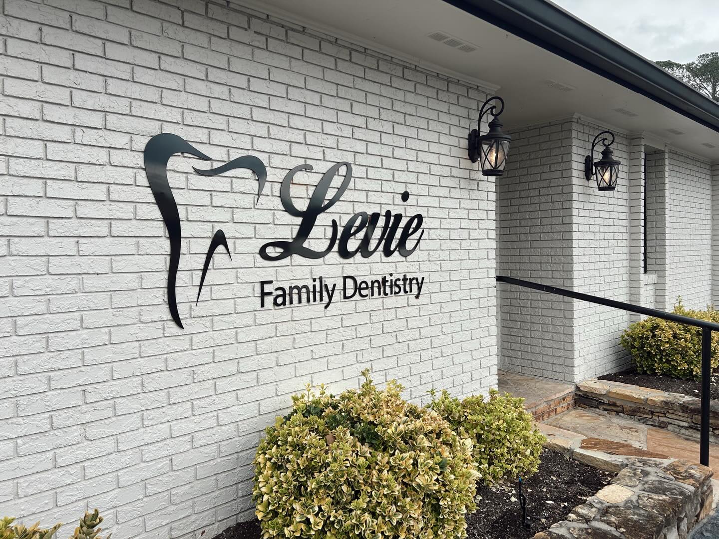 🌸 Spring is in the air… time for a little spring cleaning! 🌸
While you’re freshening up your home, don’t forget about your smile! A professional dental cleaning helps remove buildup, keeps your gums healthy, and leaves your smile feeling bright and fresh for the new season.
If you’re overdue for your checkup, now is the perfect time to schedule!
📞 Call us today: 706-638-2784
🌐 leviefamilydentistry.com