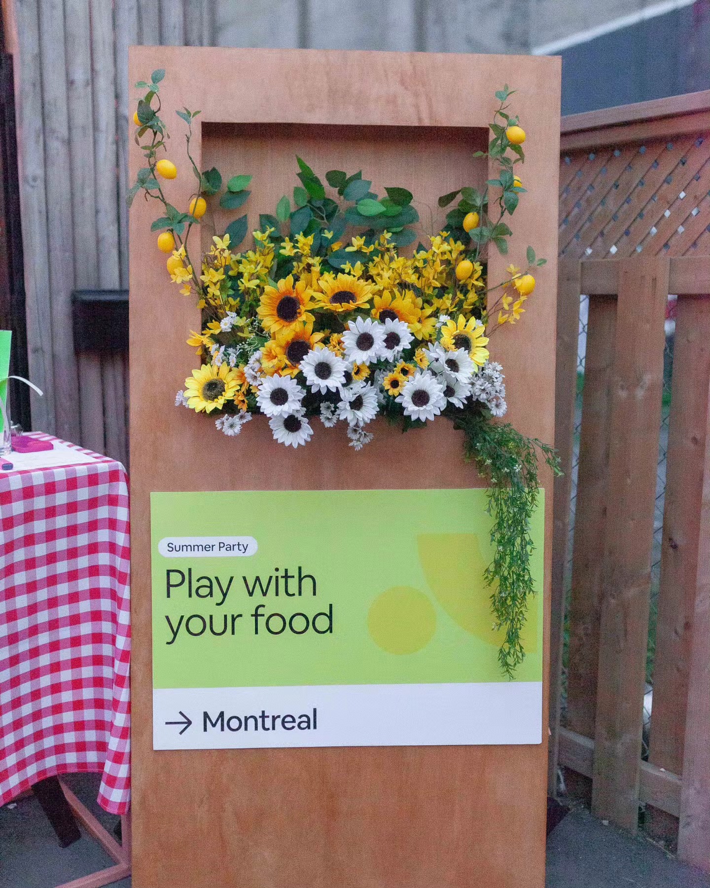 An organic pizzeria 🍕
After using the same venue for this event for two years in a row, we wanted to switch it up.
We wanted to add decorative elements that would complement the already organic feel of the venue.
So we chose natural herbs, wood, terracotta & gingham.🌿🪵
It turned out beautifully. 🥰
#eventdecor #organic #pizza #pizzeria #pizzaparty #inspiration #glitzetglamor #Italy #tasteitaly #fresh