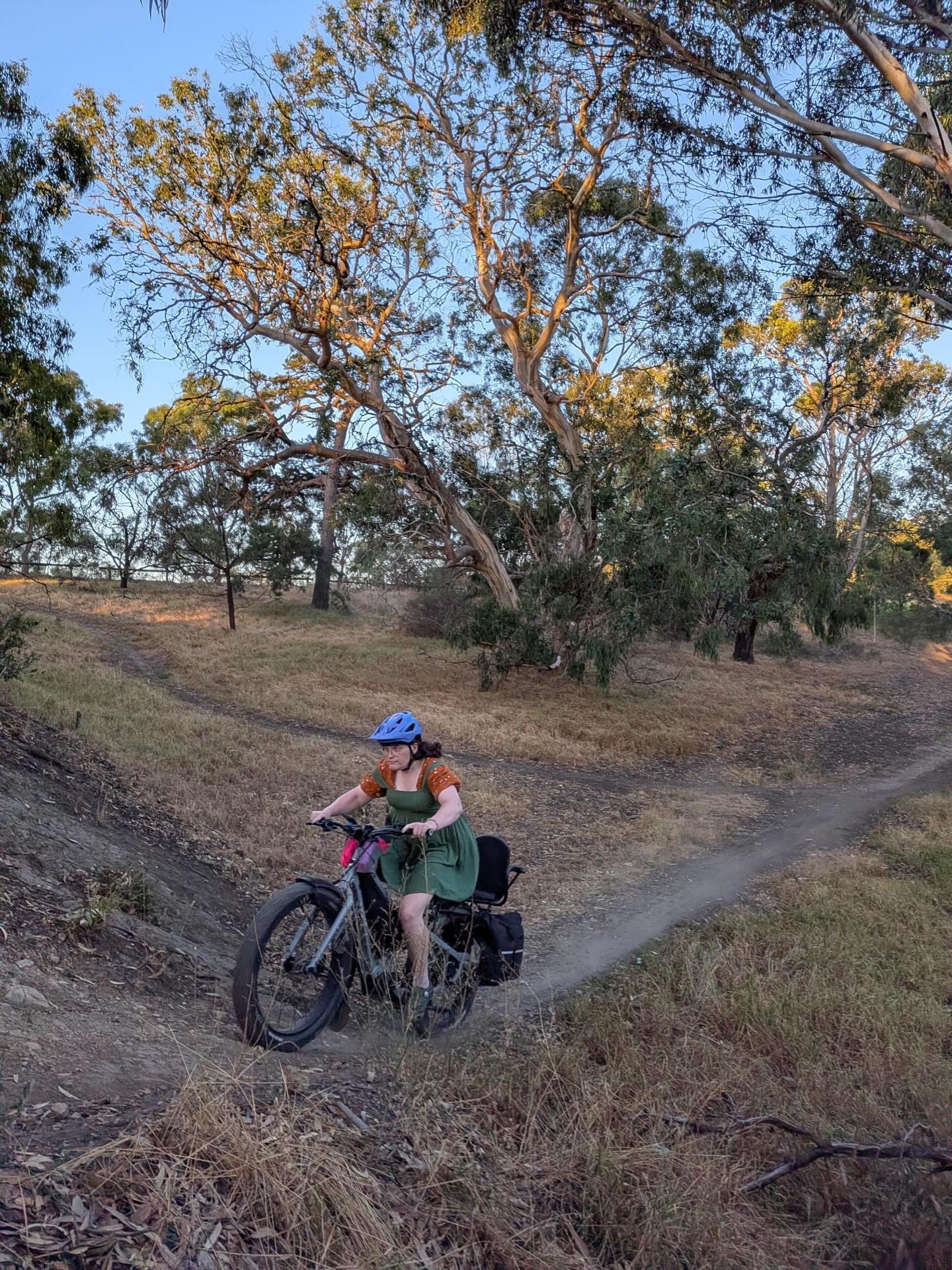 Beep beep! We’re on tonight. Come ride! 6:15 for 6:30 roll out, Darling Gardens rotunda. Bring lights and a lock. No drop! ♥️