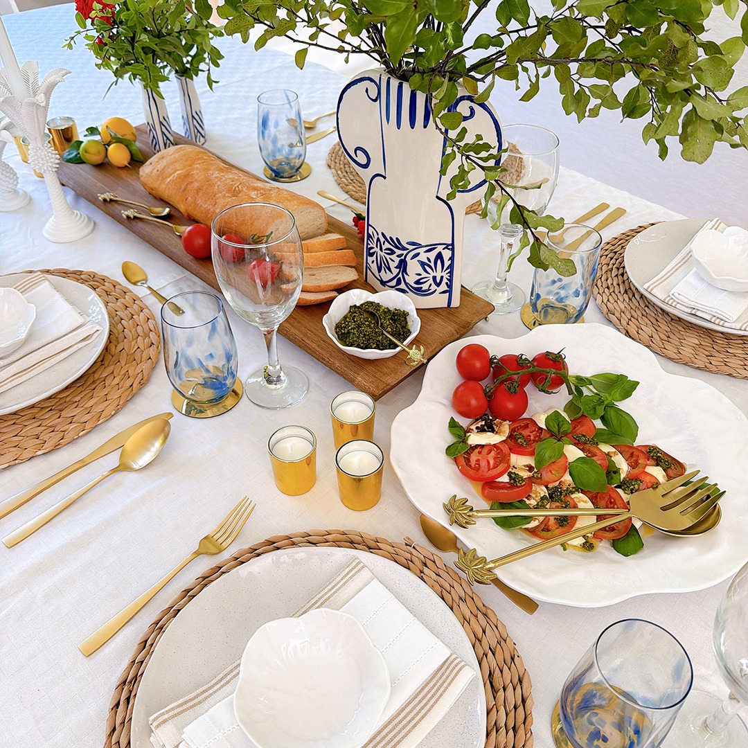 Bringing a little Greek-inspired glamour to the table this autumn 💙
Our hand-painted blue and white vases set the scene, paired with coastal salad servers, turtle napkin rings and spoons.
And of course our melamine range for those final touches, beautiful, relaxed and so easy to clean. Perfect for long lunches and slow evenings around the table.
#white_sands_interiors
#aucklanddecor
#torbayvillage
#torbay
#entertaining