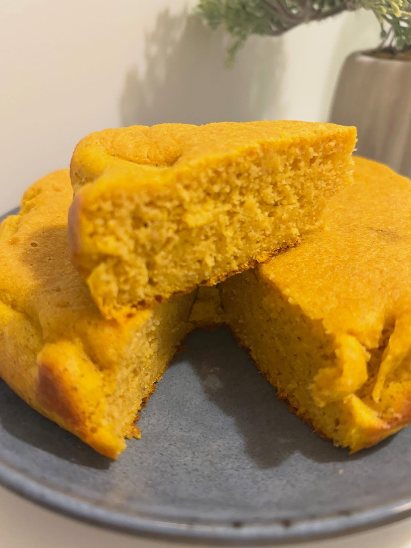 Bolo de abóbora 😋
Além de um aspeto incrível este bolo é uma opção saudável para o teu dia a dia, em contexto de lanches ou mesmo pequeno almoço.
Podes encontrar a receita completa no meu site: www.nutricatiapereira.com
Experimenta e surpreende-te com o sabor😉
#bolodeaboborasaudavel #alimentaçãoequilibrada #bolosaudavel #abobora #nutricionista