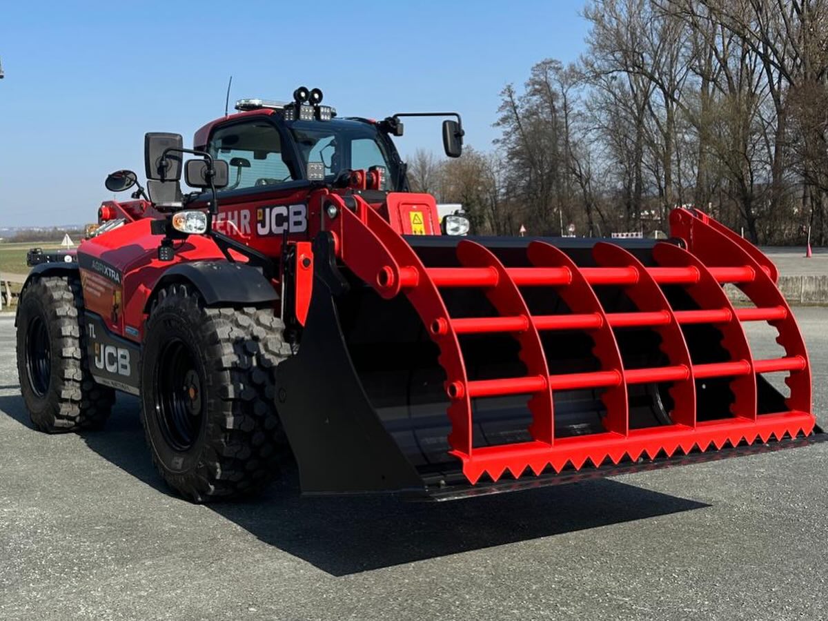 ❤️WILLKOMMEN ZU HAUSE❤️
Endlich angekommen – und sogleich auch wieder weg, aber nur kurz 😊.
Interessierte können unseren neuen JCB Teleskoplader mit 4,2 Tonnen Hubkraft und 10 Metern Hubhöhe auf der SIGNAL112-MESSE begutachten.🫡🚒‼️🧑🚒
Danke für das Vertrauen, uns dieses Arbeitsgerät zu überlassen!👍💪👏🙏🤩
@lfv_burgenland
@land_burgenland