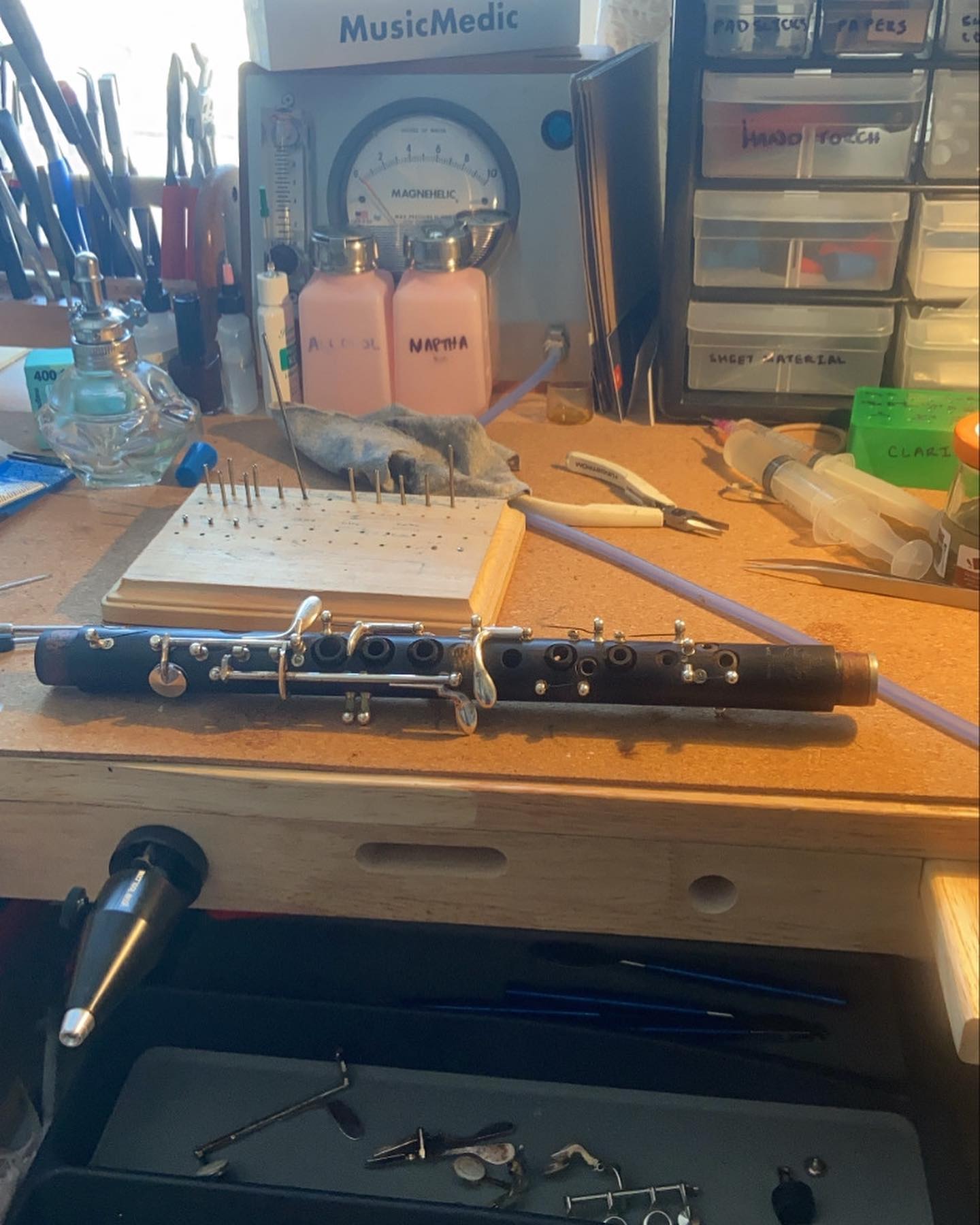📢Big Announcement📢 if anyone needs repair work in the near future, I have availability until January 1, 2022. I will not be back until April of 2022, as I will be in Germany apprenticing with the master bassoon craftsman @leitzingerbassoon. If you’ve played a Leitzinger bassoon or bocal, you’d know that they are incredible, so I’m looking forward to being in his shop next month. Happy Holidays! 🎄🎄🎄