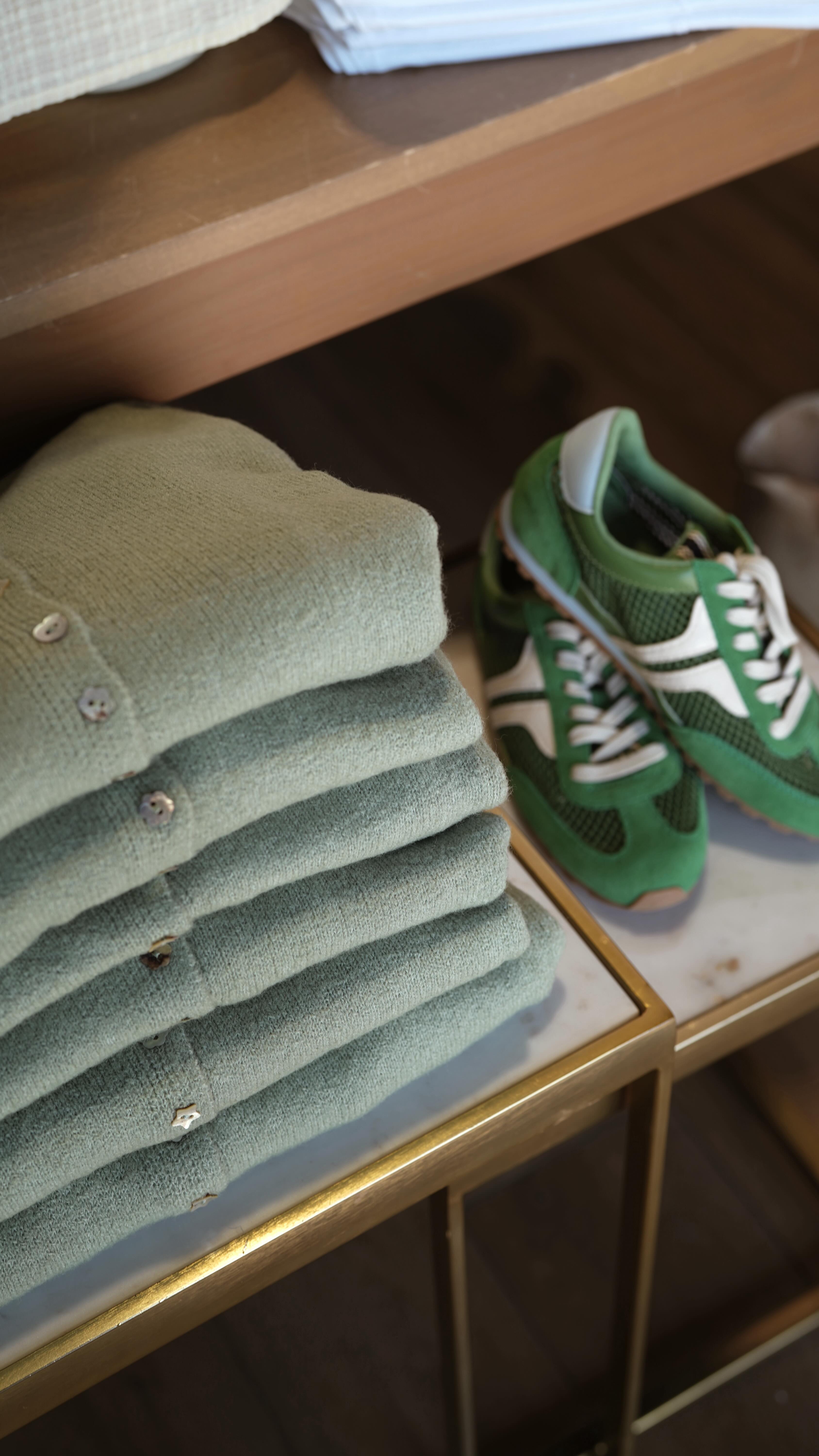 STORE TOUR with Sandi + Alexis 🧚♀️✨ NEW IN : KUT Linen pants in Magenta, Coastal Blue, Khaki, & Charcoal. New Mon Ami, including the cutest little cheesecake! Stop by this weekend and you’re sure to laugh 🤣