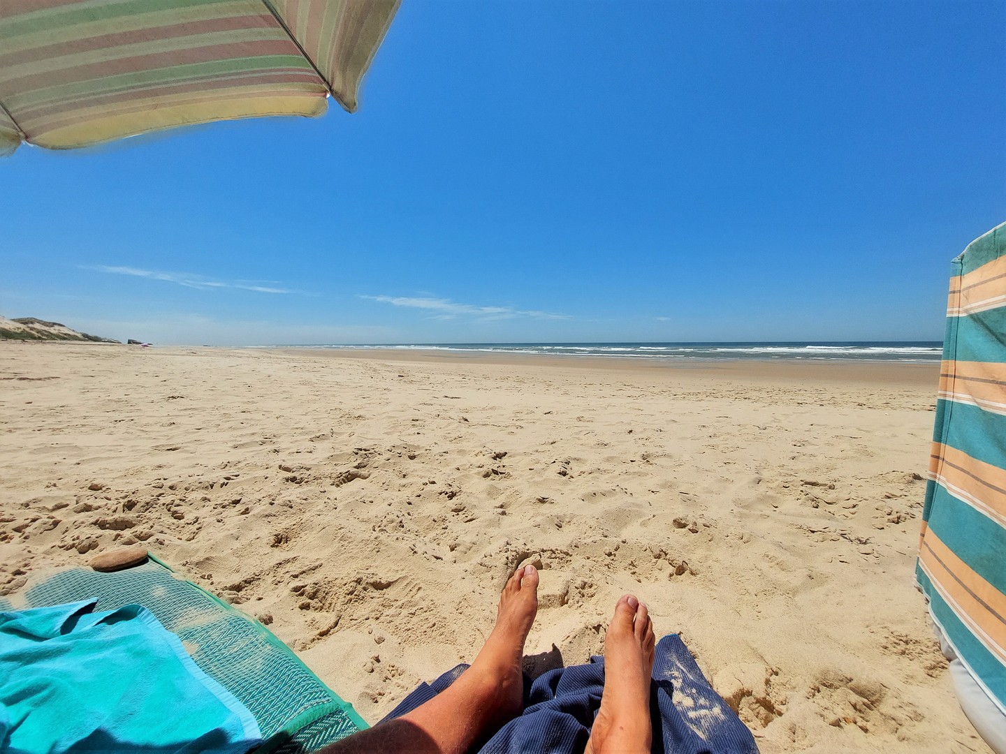 Nach ein paar Tagen Zwischenstopp in Südfrankreich am Atlantik und einer Übernachtung an der Loire sind wir nach gut 3 Monaten Aufenthalt in Südspanien / Andalusien und ungefähr 7000 Kilometern Wegstrecke wieder in Köln angekommen. Unser MOBI hat bis auf eine abgerissene Schraube alles super mitgemacht und uns sicher wieder nach Hause gebracht. Wir sind sehr dankbar für diese wundervollen und vielseitigen Erfahrungen und Begegnungen mit Mensch und Natur – ein Riesengeschenk!
Jetzt leben wir uns wieder so langsam ein, bis wir die nächste Reise ins Auge fassen….
Weitere Fotos und Infos zu unseren Reisen unter: www.vollzeitreisende.de