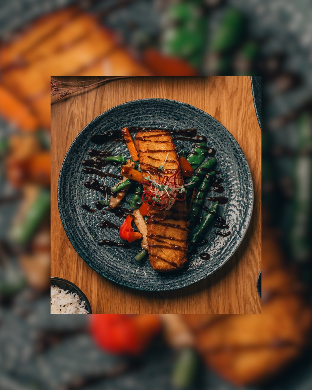 Noory’s Favourite heute: NOORY GRILL MIT TOFU.❤️🔥
Knuspriger Tofu trifft auf eine erlesene Mischung aus grünem Spargel, Kräuterseitlingen, wildem Brokkoli, Zuckerschoten, Paprika und jungen Möhren im Wok geschwenkt und mit duftendem Reis serviert. Dazu könnt ihr die passende Sauce wählen, wie Barbecue oder Terriyaki Sauce.🥢
#hhfood #restaurant #hamburgeats