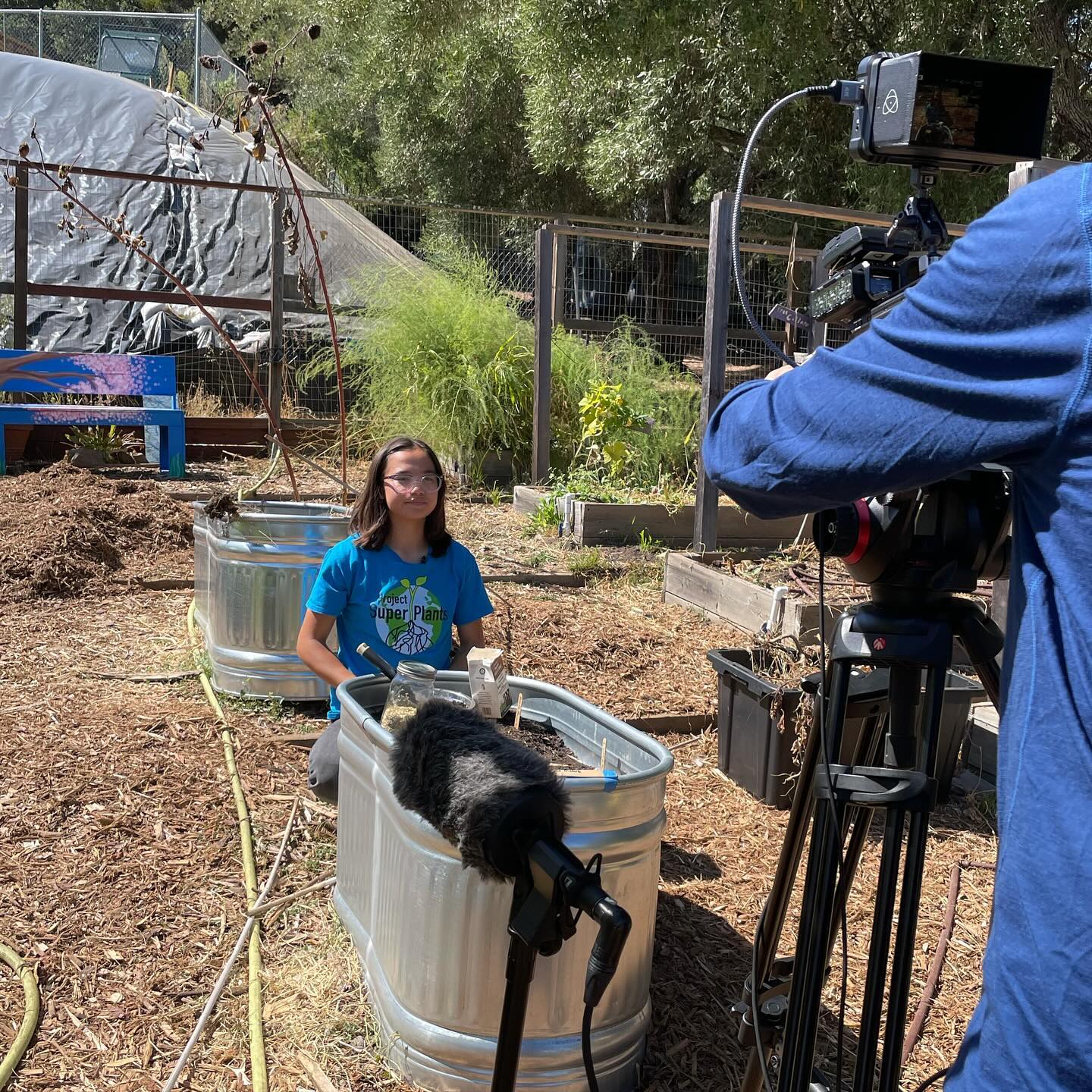 The Project Super Plants team has been busy this fall! In September, we filmed an exciting educational video module and are in the process of producing it. We’ve also been attending youth climate events, running classroom sessions, and recruiting new teammates. More updates to come soon!