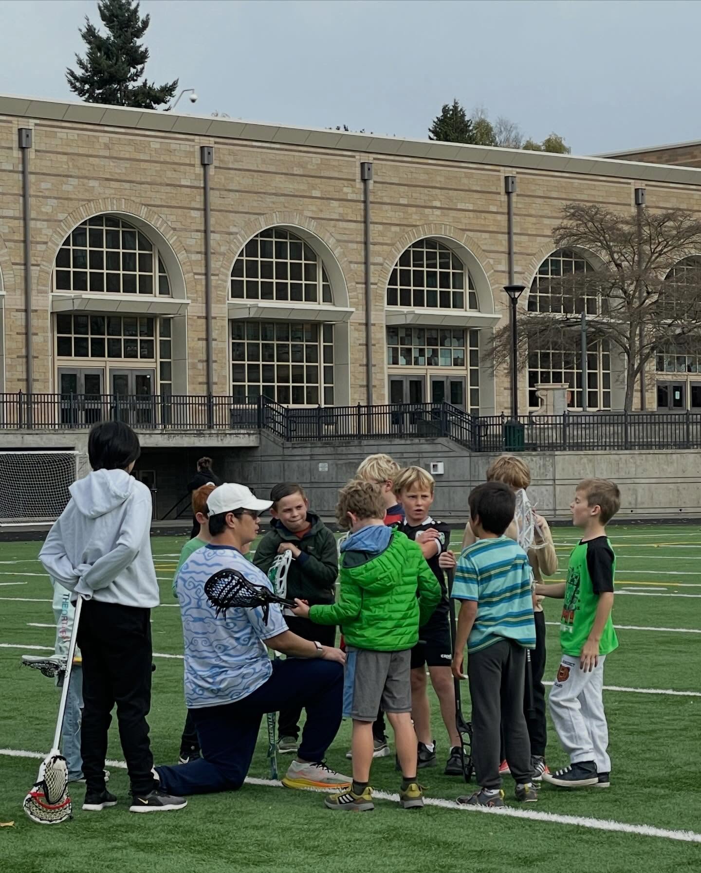 Seattle Warriors Lacrosse Club Kβ2 Spring Clinics are around the corner!
Our Kβ2 program focuses on basic skills, movement, and having fun in a relaxed clinic format. There are no formal teams or weekly games, just a great introduction to the sport.
Who: Players in K-2nd grade
When: Sundays, April 19βMay 24, 10β11 AM
Where: Big Howe Park, Queen Anne
Special Events: Saturday morning jamborees on May 9 & 16
Equipment: K-2 clinics are non-contact, so no protective gear is required. We also have plenty of loaner sticks for those without one.
Cost: $75
Come learn the basics, build confidence, and have fun trying lacrosse!
Reg link in bio!