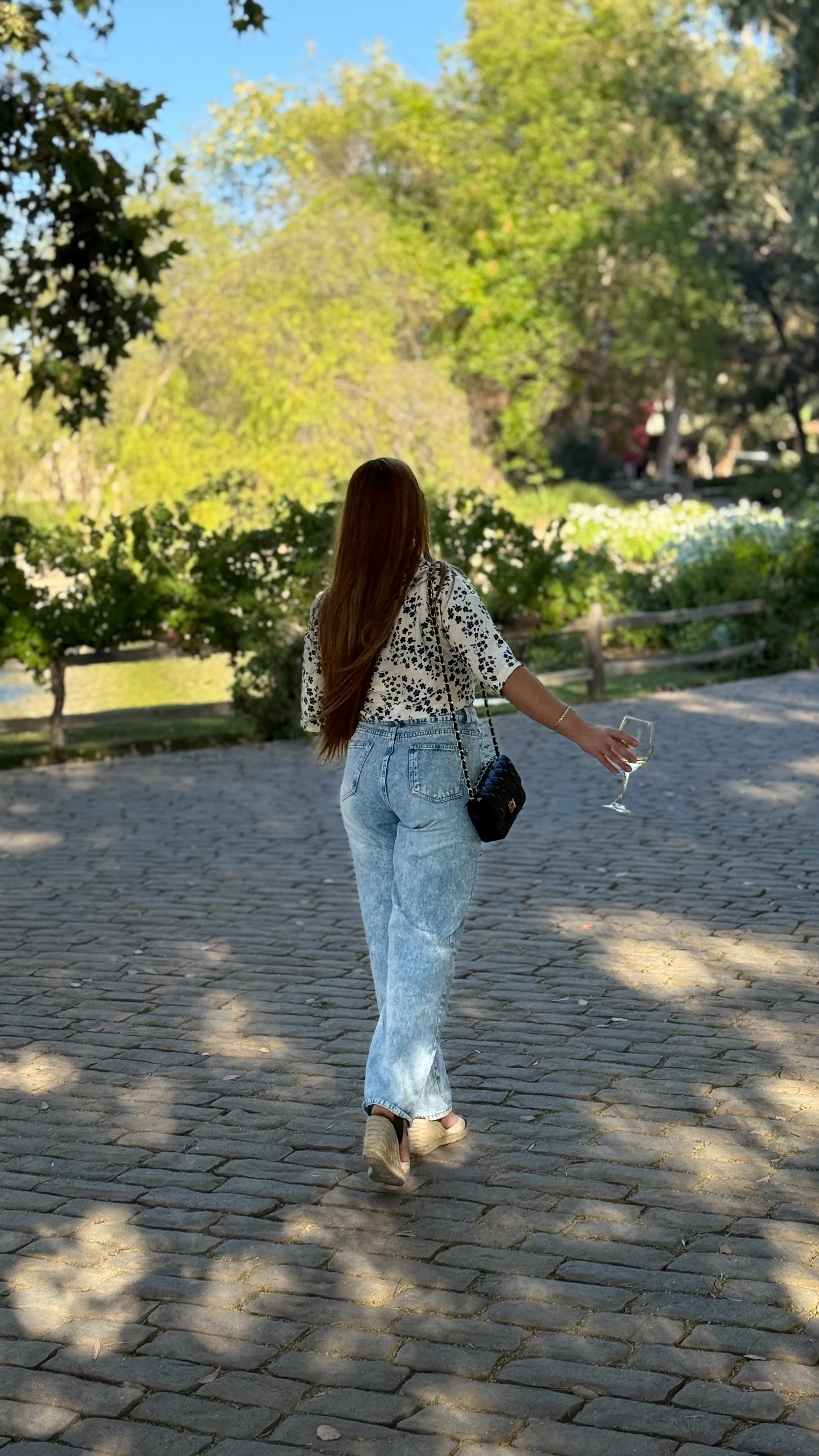 Good vibes, golden sunsets, wine in your hand…
Celebration?�Birthday?�Girls’ trip?�Or just because you deserve it?
From peaceful vineyard views to full-on fun — we’ve got it all.
Why wait?
Book your wine tour today.�Spots fill fast every weekend 🍷✨
#temeculawinecountry #luxurywinetour #winecountry #winelover