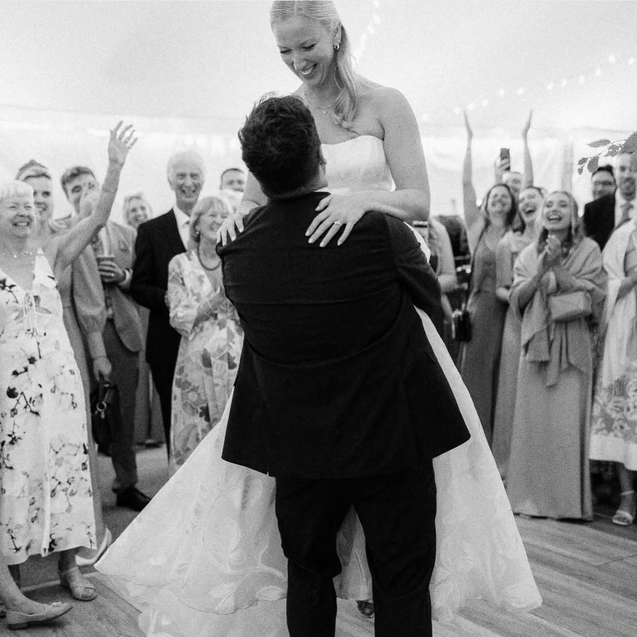 Reminiscing on this beautiful day 💛 was a lovely morning getting this gorgeous bride & her girls ready for the day.
Happy 6 month anniversary guys!! 🫶🌼✨