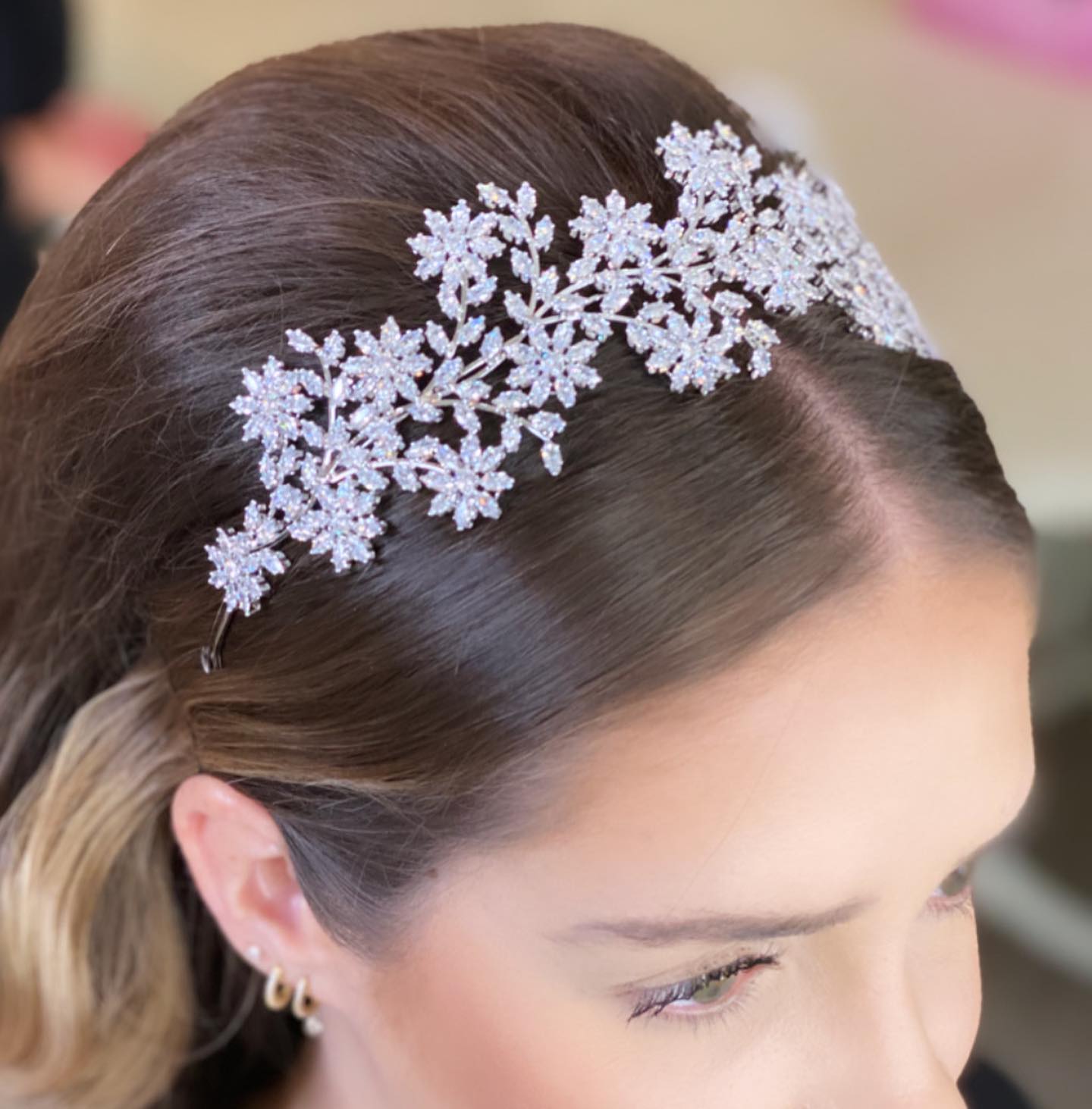 Check out βStacyβ one of our newest crowns/headpieces ... sheβs Dainty, sheβs classy, she sparkles! #bridalheadpiece #headpieces #austriancrystals #sparkle π«