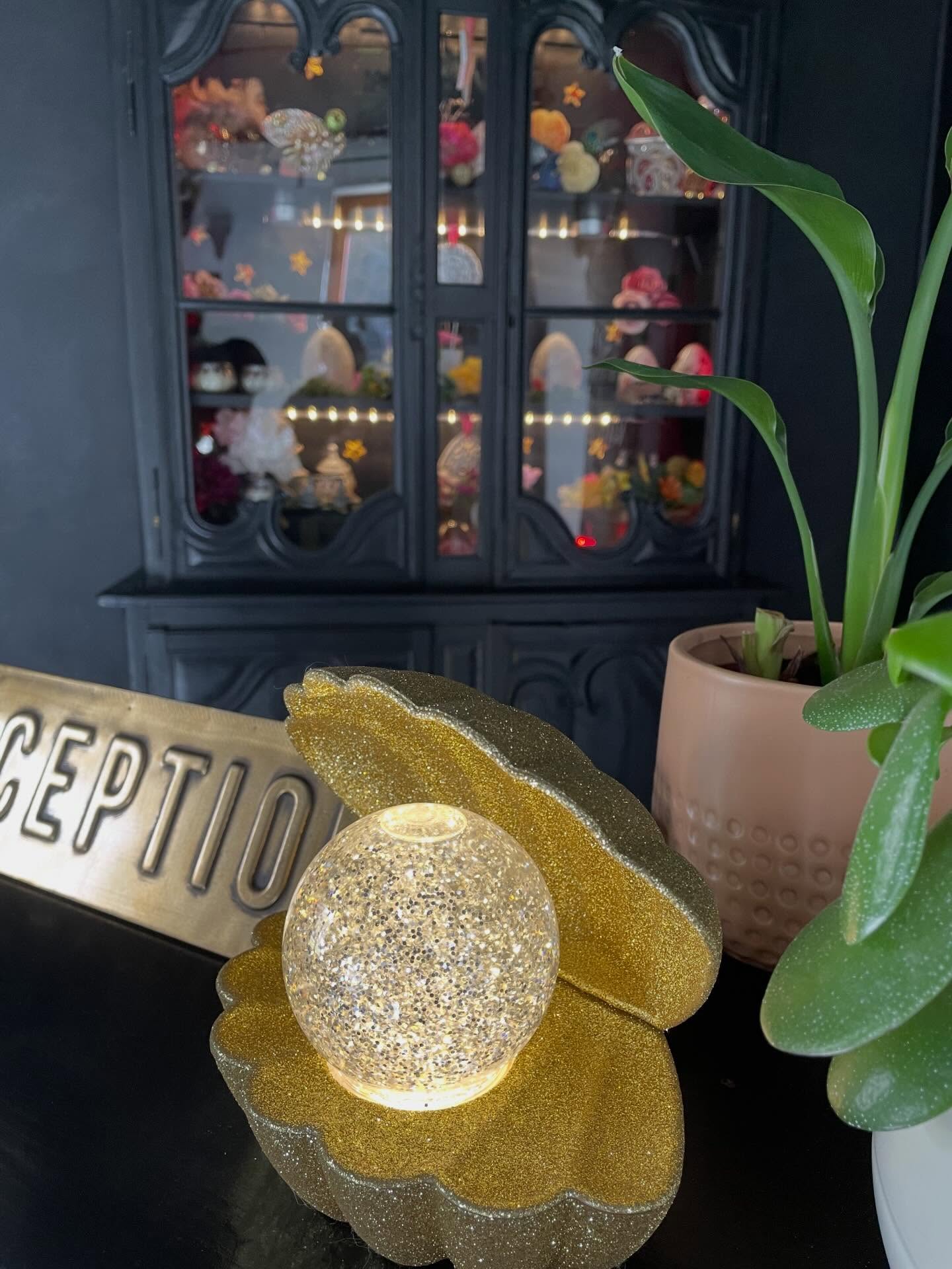 Hier le Vieux Moulin s’est paré des couleurs du printemps avec de jolies bougies d’invocation.
La fête des mères approche doucement, hâtez-vous il n’y en n’aura pas pour tout le monde 😊