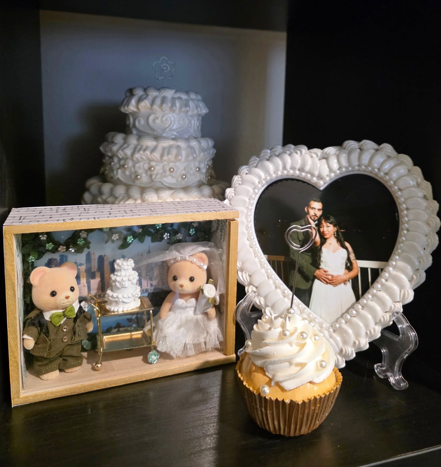 It's my wedding anniversary today w @davidj.design 🤍 We've been married for three years now with eleven years together in total! 🥲 I made these momentos for our wedding ceremony! 💍These little calico critters were originally the wedding cake toppers with custom outfits ~ hehehe🧸❤️🧸