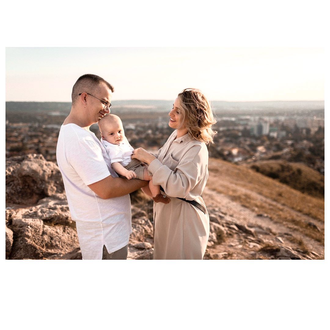 No words needed ❤️ #happyfamily #instagood #photography #photooftheday #familyphotography #picoftheday #photo #instadaily #photoshoot #instapic #canon #canonr6 #sigma #foto #pic #pictureoftheday #photoshop #lightroom #love #like #follow #photographylovers #photographylover #familyphoto