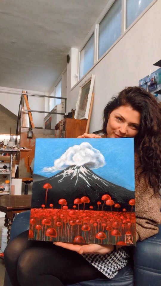 I don’t want to explain these paintings.
I know the response they awaken in me, but I also understand that each person will have their own inner feelings.
So allow yourself to simply immerse in the images of my paintings and let yourself fly a little within them.
What you feel is what these paintings reflect for you.
Don’t hesitate to imagine and let your sensations run free.