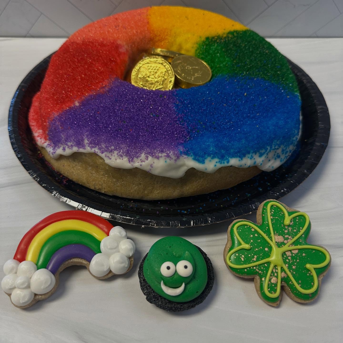St. Patrick’s is next Tuesday! We’ve got an assortment of festive St. Patrick’s treats for your celebrations.
🍀St. Paddy’s King Cakes - available in Traditional or Cream Cheese filled. A leprechaun hat is hidden inside and gold coins fill the center of the King Cake
🌈 Leprechaun Poop Emoji Macaron
💚 St. Patrick’s Cookies, cinnamon shortbread
Preorder King Cakes by midnight Thursday, 3/12 for pickup 3/13-3/17.