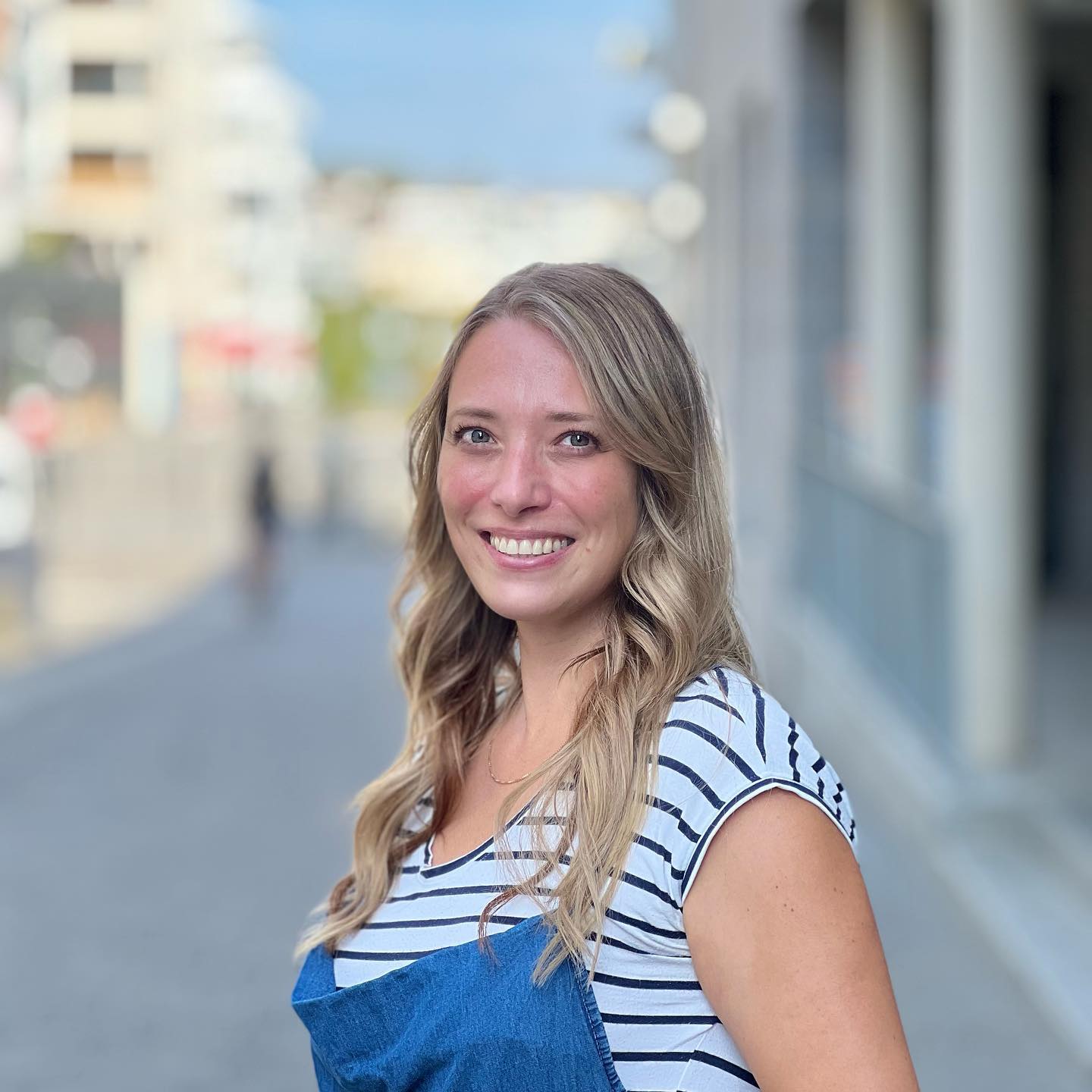 👉👉👉
Dein Lächeln ist uns Wichtiger als du Dir Vorstellen kannst. Dieses Vertrauen sich beraten zu lassen macht das Ganze erst aus. Schöne Ergebnisse bei einer Haarfarbe oder Frisur ist ein zusammen Spiel zwischen Dir und Uns 🫶
#wirschneidendortmund
#cutmaster #cutmasterdortmund #friseur #friseurdortmund #friseurphönixsee #hair #hairstyle #haircolor #balayage #wow #beauty #ctmstr #dortmund