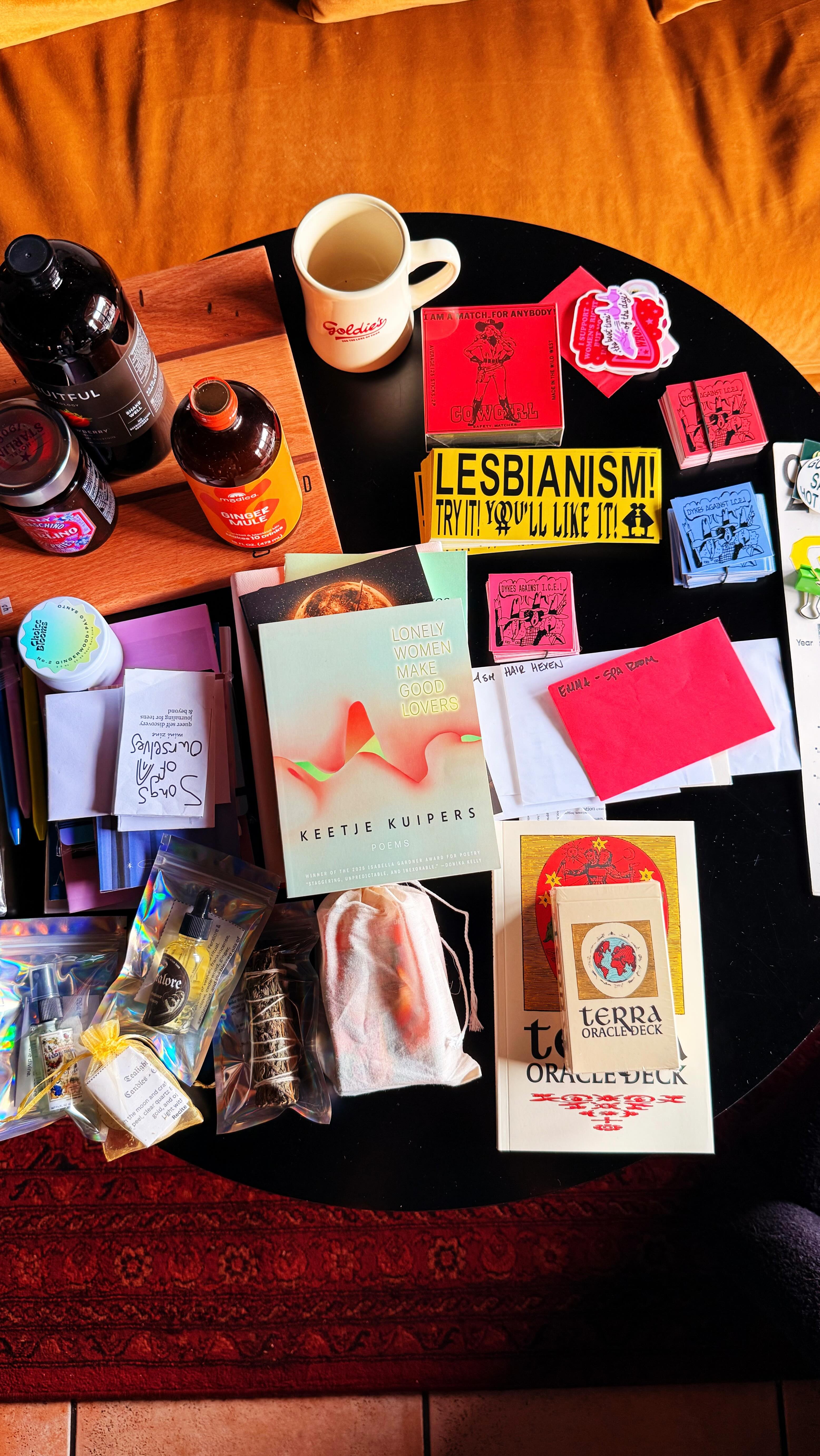 SAPPHIC SOCIAL RAFFLE INFO! See y’all this Friday!👩❤️👩🎟️
@terra_oracle @lukeown_art @fenalankus @smokebreakz @hair.hexen @bloodroot.studio @ash_tatz @feralore.coven @bywaybooks @thesparoomlouisville @culturedcheeseshop @goldieslouisville