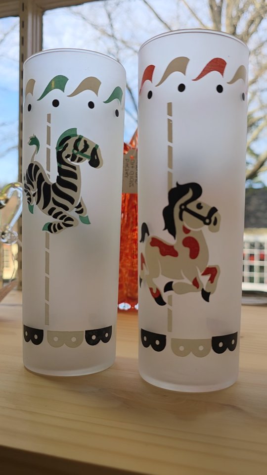 Ill take a #tomcollins in the Zebra or Tiger Highball Vintage Libbey Carousel glass from the 50/60s please. JUST IN! We are selling them as singles, what is your favorite!!??? I love them all 😬 how rad are these!!
#GlassNookSmithville #glassnook #smithvillenj #Vintage