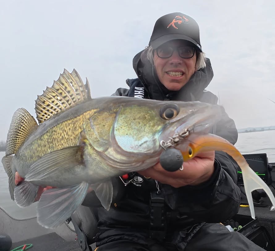 De Zand Finesse 18 cm van Delalande. Fantastisch als je met een beetje volume wil verticalen of longlinen. Subtiel te vissen in harde stroming en toch een opvallend profiel.
#yamahaprofishing #batterylabs #stcroixrods #spro #delalande