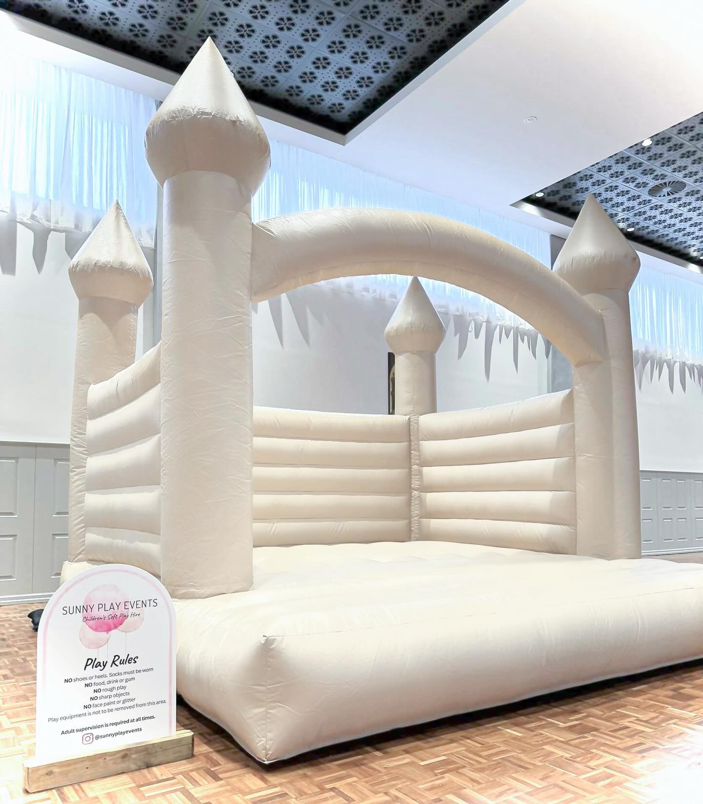 The Classic Jumping Castle 🏰🤍
Fun, elegant and perfect for any event!
📍 Servicing Melbourne & Victoria wide
🌼 www.sunnyplayevents.com.au
🌼 Customisable Packages