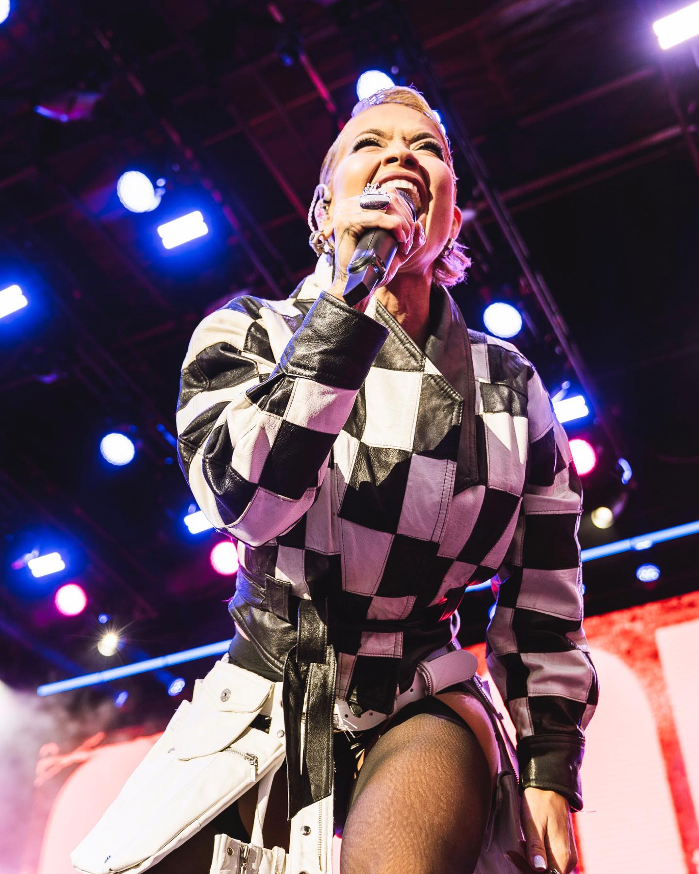 As part of covering the F1 Grand Prix I had the fantastic experience of getting to photograph @ritaora and @roguetradersofficial in all their glory π
They certainly put on a show and kept the vibes going well into the night! πΈ