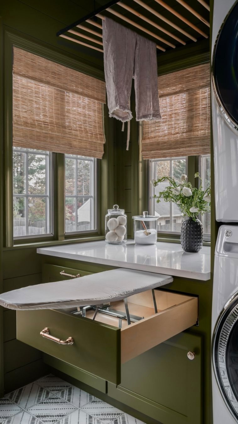 This laundry/mudroom combo might be one of the most functional spaces in the house, but that doesn’t mean it has to be boring.
Because even the laundry room deserves love and a big personality✨