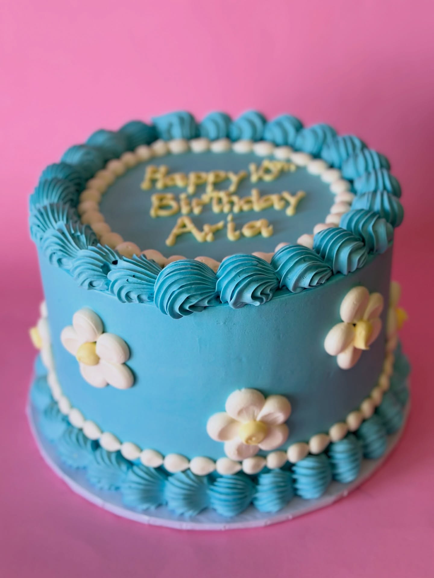 Spotted in our window… now living its best life as a real cake. 🎂✨
#MississaugaBakery #MississaugaCakes #MississaugaEats #CakeInspo #ButtercreamCake #CustomCakes #NutFreeBakery #SupportLocalMississauga #BakeryLife #CakeDesign #BirthdayCake