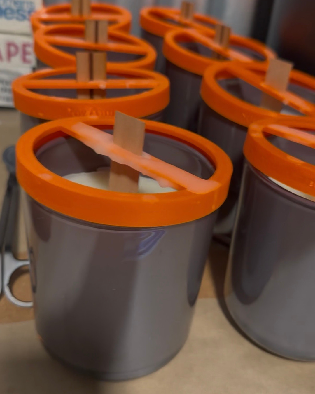 From April’s kitchen to our cozy studio: watch how a chef’s love of layers and pure ingredients became Soul Candles. Each shot reveals her process — scent blending inspired by recipes, 100% non-toxic beeswax, and wooden wicks for clean, steady burn. Tap to explore the craft and bring a safer, artisanal glow home. Link in bio. ✨🕯️🌿 #FounderStory #EcoHome #BeeswaxCandles #ArtisanalLiving #ScentCraft #CleanBurn #SmallBatch #StudioLife