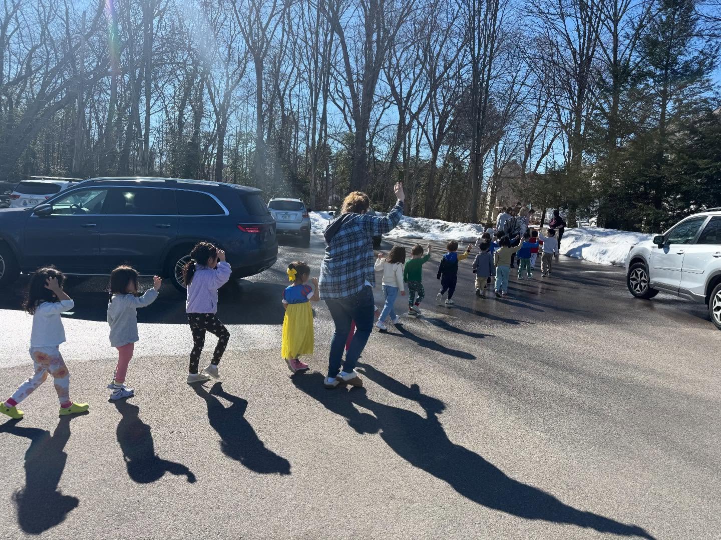 🚨 Fire drill today! Staff and children worked together calmly and responsibly to practice a safe evacuation on this beautiful day. ☀️
#firedrill #sunrisemontessori #warmweather