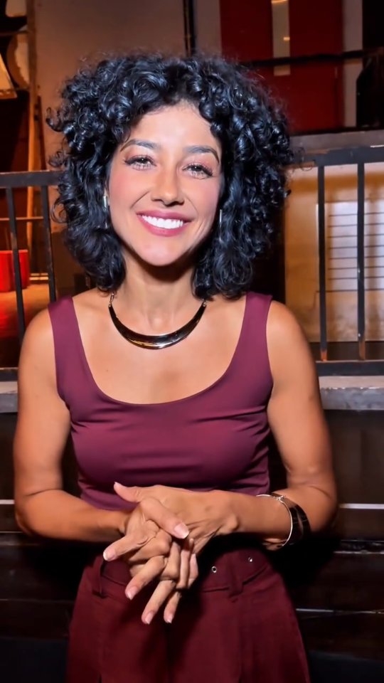 No último domingo, recebemos a participação especial da atriz Ingrid Conte (@ingridconte). 🎭
Atriz, criadora, roteirista e produtora audiovisual, Ingrid constrói uma trajetória marcada por personagens intensos e narrativas femininas complexas. Na TV, integrou a superprodução Ben-Hur e está presente no catálogo da Netflix com Reis e na Amazon Prime com Dom.
Foi uma alegria enorme ter sua presença conosco nessa noite de temporada no @teatroipanema.rio
Obrigado pelo olhar generoso e pelo encontro com o nosso espetáculo. ✨
#Limitrofe #TeatroIpanema #IngridConte