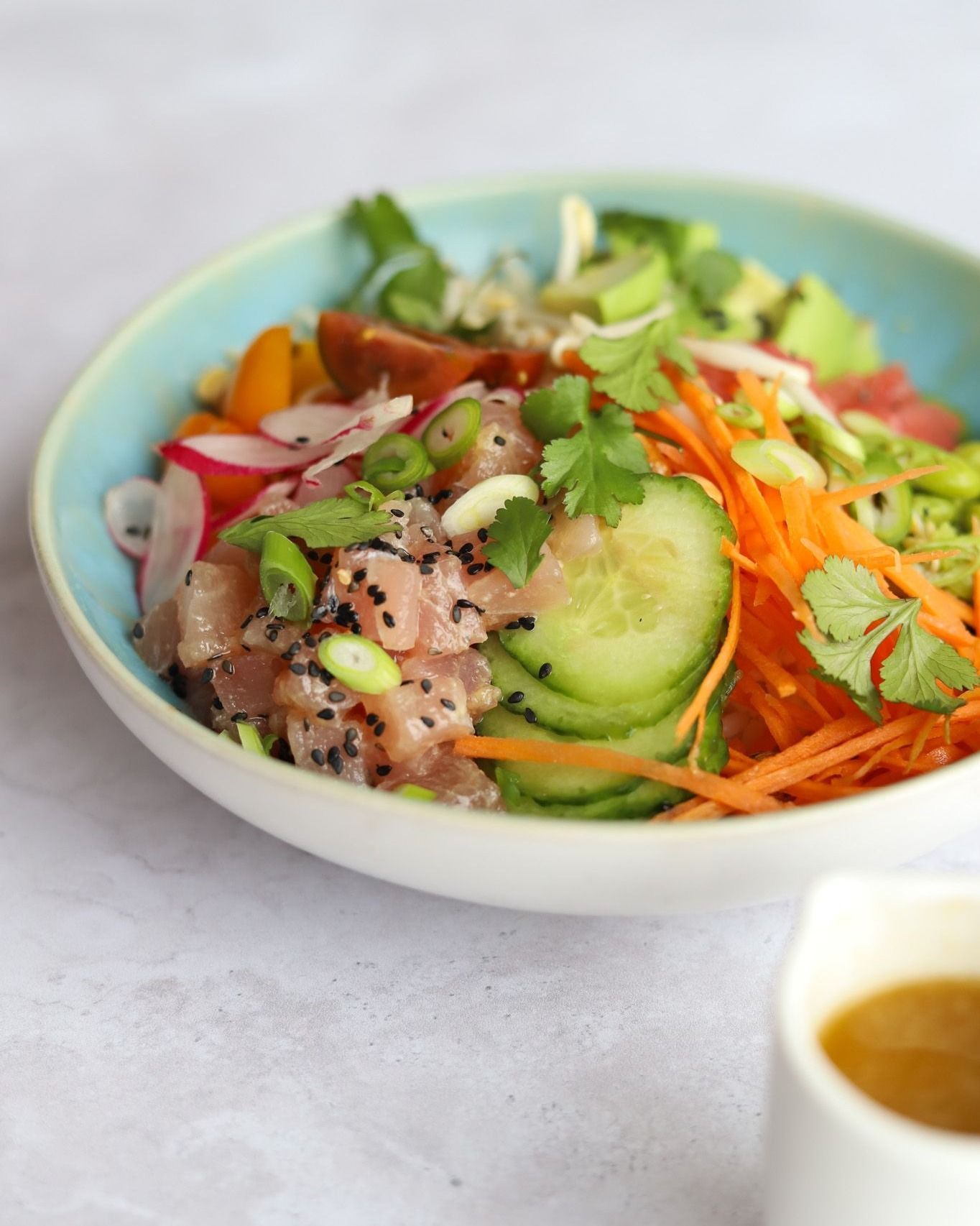 🌿 Nouvelle saveur à découvrir au Belvédère !
🥗 Poké Bowl Belvédère
Un bowl frais et gourmand composé de riz thaï, thon mariné, avocat, concombre, carottes, fèves de soja, pamplemousse, coriandre et cacahuètes.
Une assiette colorée et pleine de fraîcheur à savourer face au lac de la Forêt d’Orient.
📅 Nous vous donnons rendez-vous le 19 mars pour la réouverture…
#lebelvédère #mesnilsaintpere