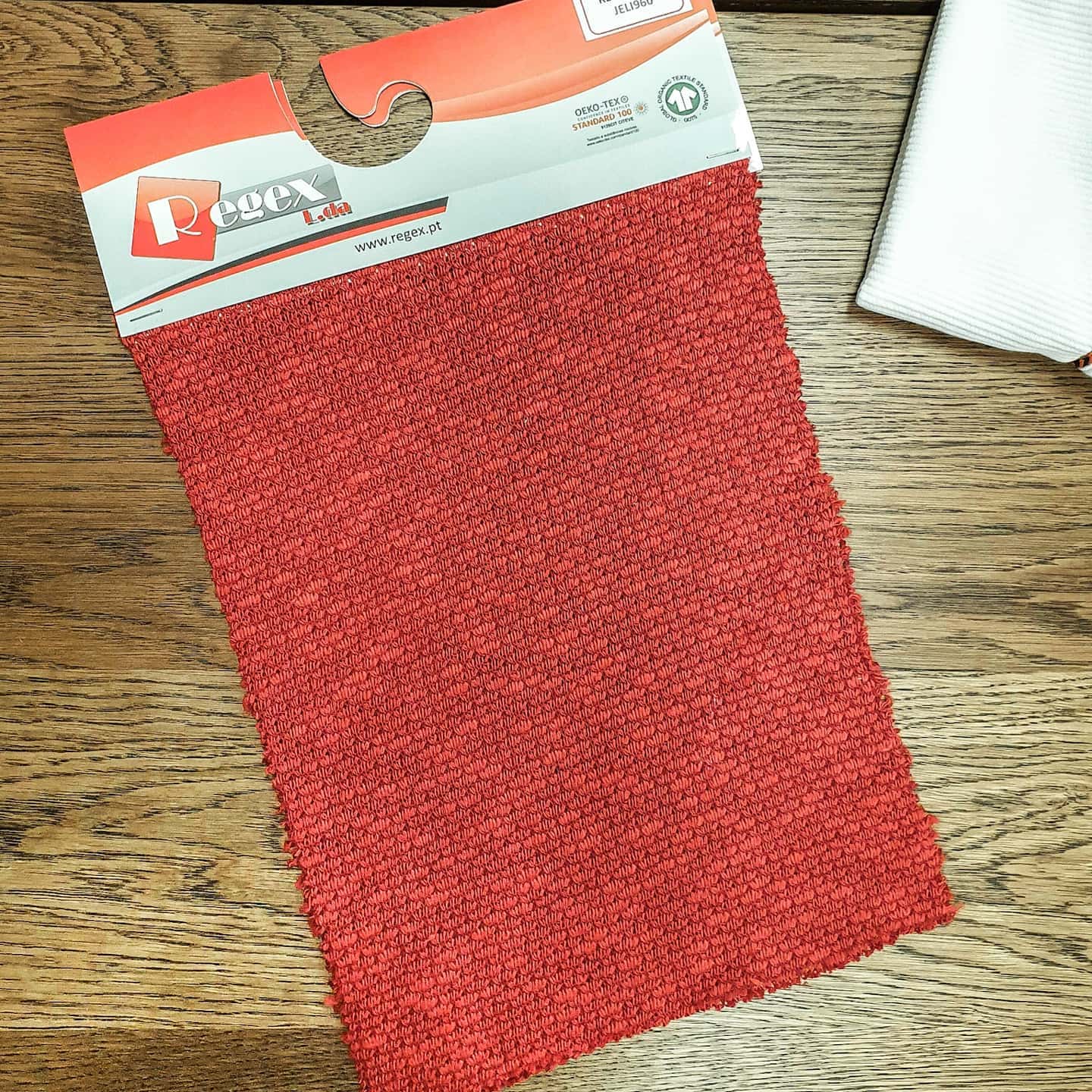 JELI960
Jersey Crepe 73% CO 27% PES
Ideal para moda feminina
.
Ideal for women's fashion.
.
.
#jersey #cotton #CO #copes #regex20 #fabrics #textiles #malhas #fashion #womenfashion #madeinportugal #fabricideas #textiledesign