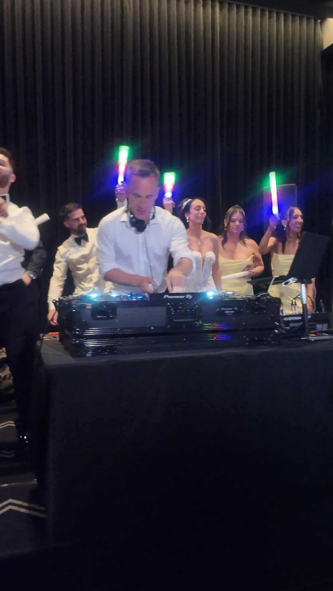 Real, raw, BTS from your assistant who’s forgotten he’s zoomed in 😂 what a night celebrating Clara & Luca 🙌🤍