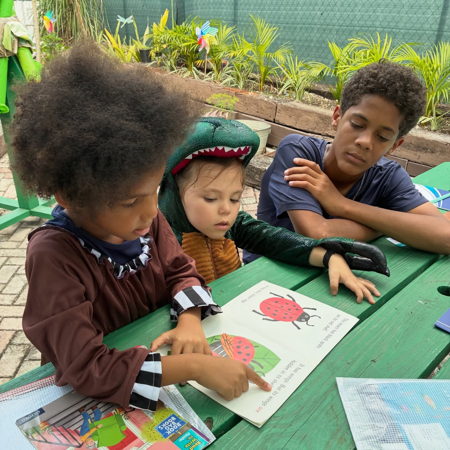 Mixed-age shared reading is just the most wonderful activity. A chance for our older students to be the experts and for all the children to learn from one another. This year on World Book Day we had a WHOLE SCHOOL shared reading session. Doesn’t get much better than that! 📕 ❤️