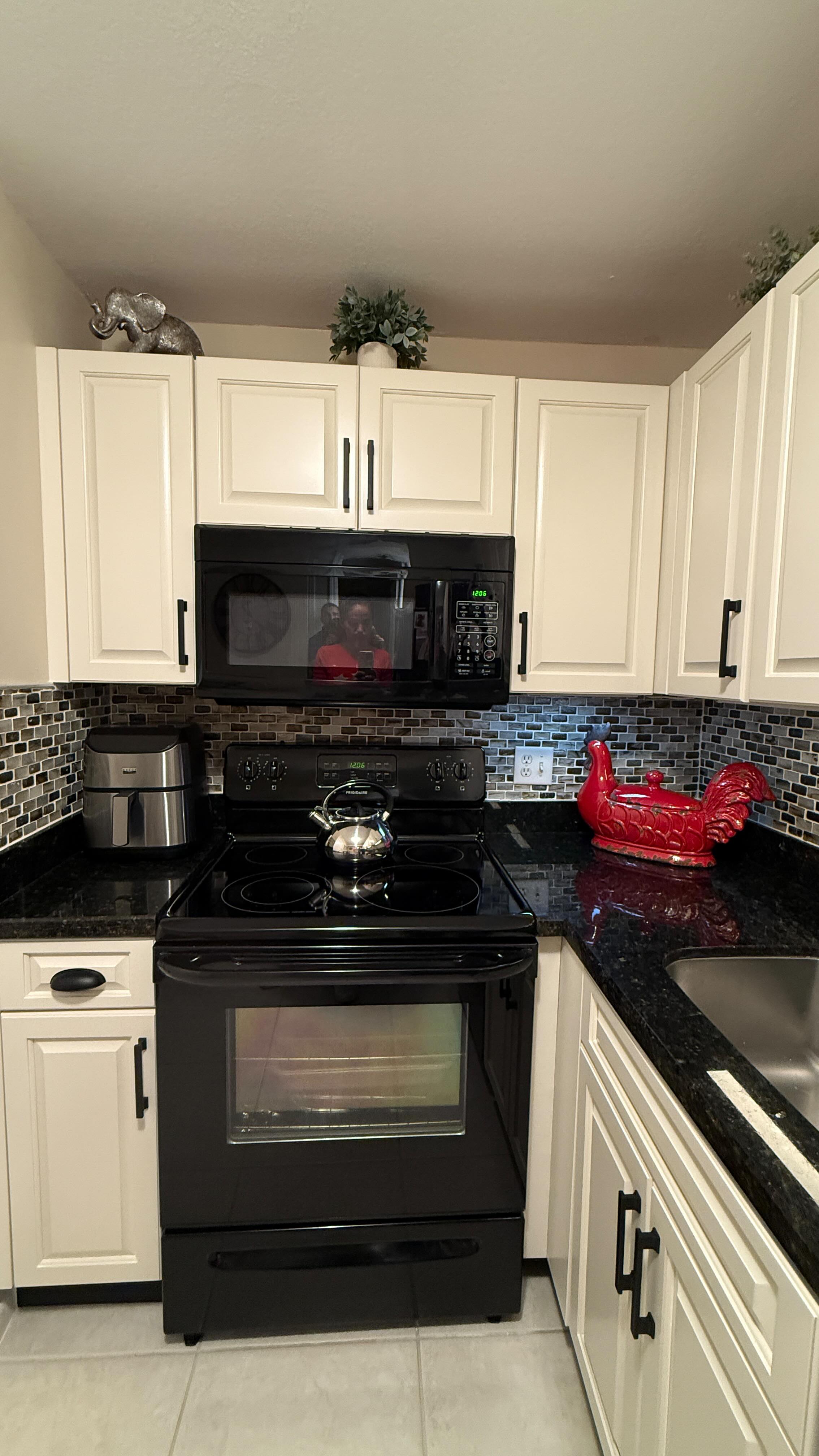 ✨ Small Condo. Big Transformation.
In many condos, a full kitchen renovation isn’t always practical. Limited space, building restrictions, and long construction timelines can make traditional remodels complicated.
That’s where cabinet refacing makes sense.
Instead of tearing everything out, we transform your kitchen by installing new doors and updating the exterior surfaces—giving your space a completely refreshed look without the mess of a full demolition.
✔ Perfect for compact kitchens
✔ Faster turnaround
✔ Less disruption in condo buildings
✔ A clean, modern upgrade without changing the layout
When every square foot matters, smart upgrades make all the difference.
This small condo kitchen now feels brighter, cleaner, and more modern—without the stress of a full renovation.
📩 DM us to see if refacing is the right option for your kitchen.
#cabinetrefacing #condokitchen #kitchenupdate #smallkitchendesign #kitchenrefacing