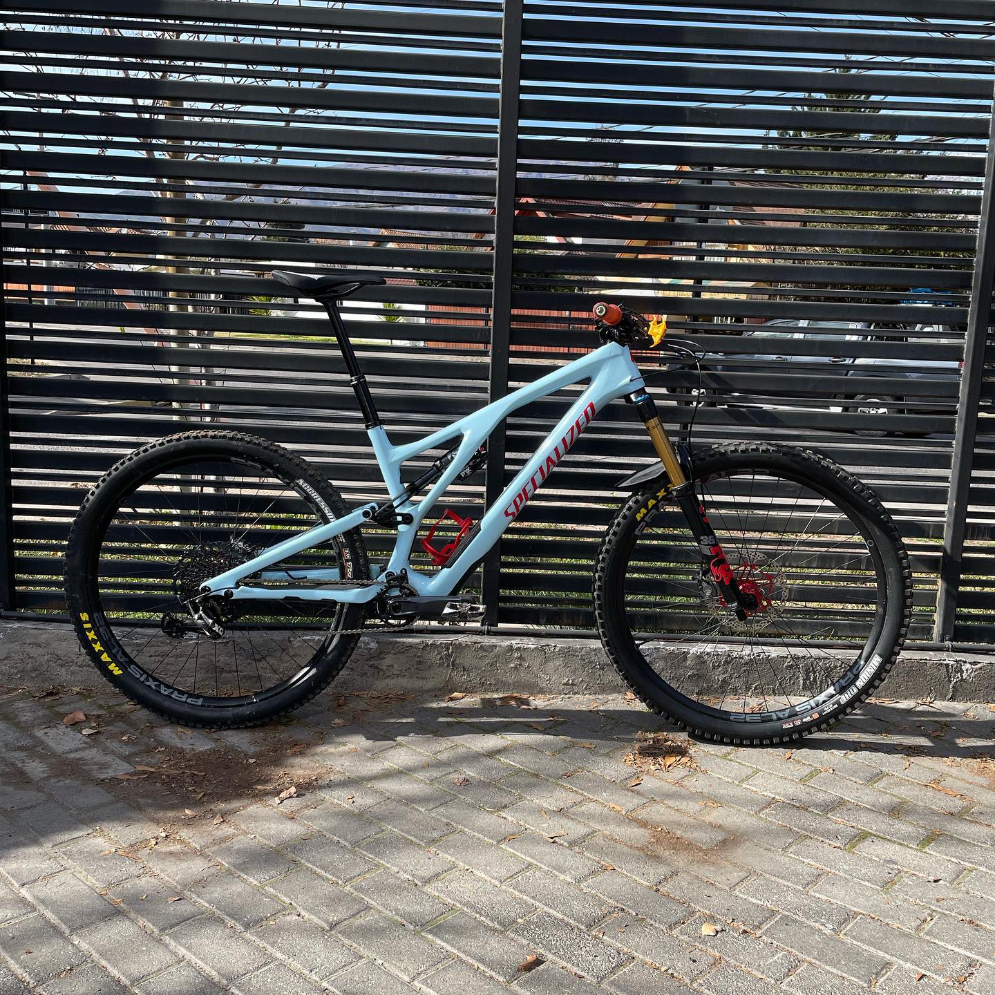 Y tu bici es igual a todas? Pues la de @diegoquezada es única, y así quedo su Stumpy Evo 2022 customizada con letras rojas y su kit hecho a medida?
Aveces ser distintos, marca la diferencia #challa
@specialized_chi
@multibikechile