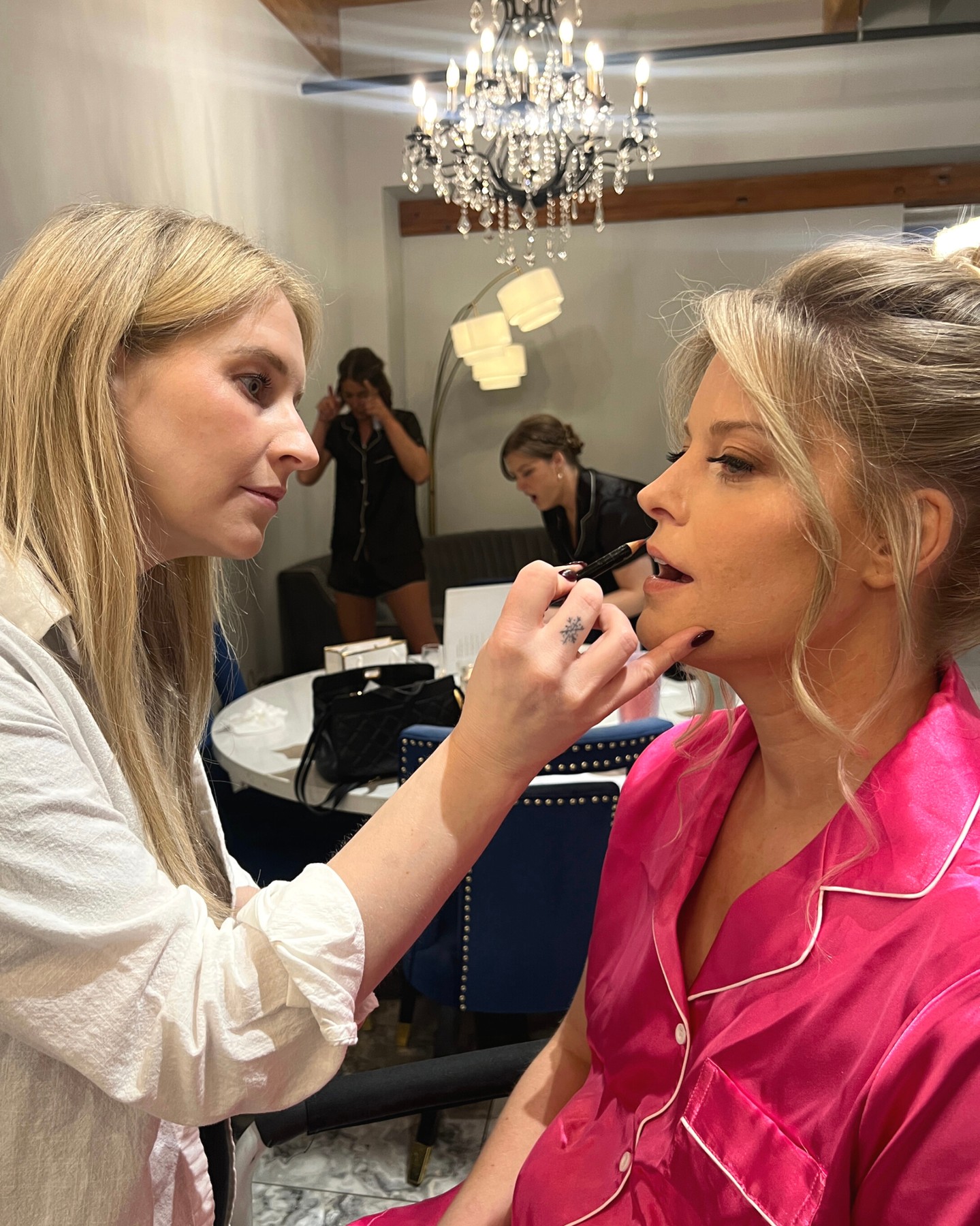 Eat. Drink. Lipstick. 👄
Lips are always the last thing we do so you can eat, drink, and be merry! 🥂
We always allocate time at the end for touch-ups and lips, so you can enjoy every moment with your wedding party without worrying about your lipstick staying fresh for the camera. ✨💄
*
*
*
#minnesotabridalartist #stpaulhairstylist #stpaulmakeup #minnesotabridal #minneapolisbride #twincitiesbride #minneapolisbeauty #minneapolismakeupartist #minneapolisbridalhair #minnesotaweddings #minnesotabride #mnbridalmakeup #mnbridalhair #mnbride #mnbridal #mnweddings #mnbridalhairstylist #mnbridalmakeupartist #mplsbride #mplsbridalhair #mplsbridalmakeup #stpaulbride #stpaulweddings #bridalhair #bridalhairandmakeup #minnesotahairsalon #minneapolisbridal