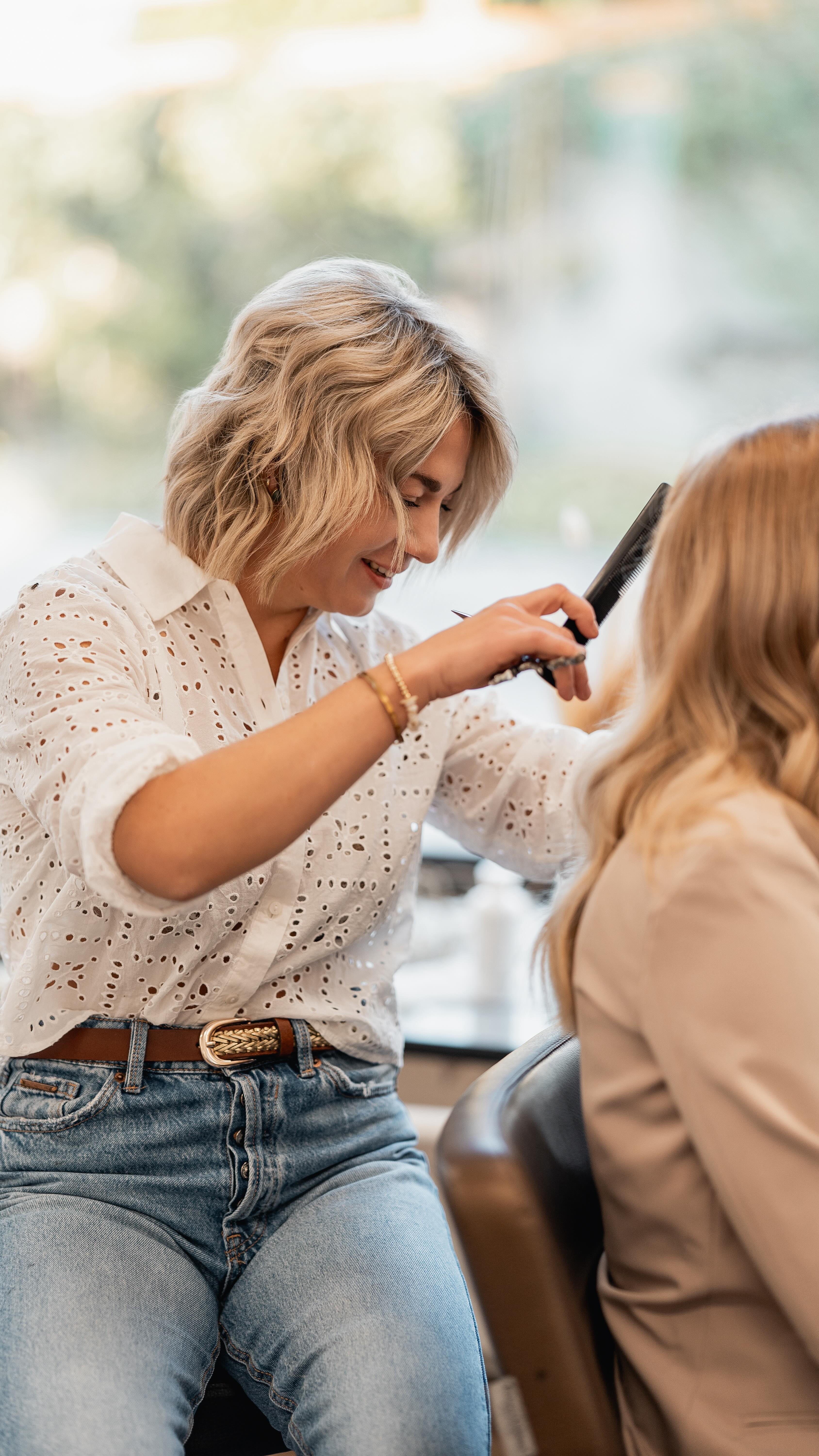 𝘵𝘩𝘦 𝘤𝘳𝘦𝘢𝘮𝘪𝘦𝘴𝘵 𝘣𝘭𝘰𝘯𝘥𝘦 │ blonde balayage 🥐🤍💫
• von by @antoniastyling 🍦
#hair #haircut #hairgoals #haircare #hairsalon hairstylist hairstyles friseur friseursalon friseurin friseurleben friseurmünchen salon salonlife salonowner salondesign butterblonde butterblondes butterblondehair vanillablonde🍦 vanillablonde vanillablondehair balayage balayagehair balayagehair balayageartists blondebalayage vanillabalayage vanillabalayageglow