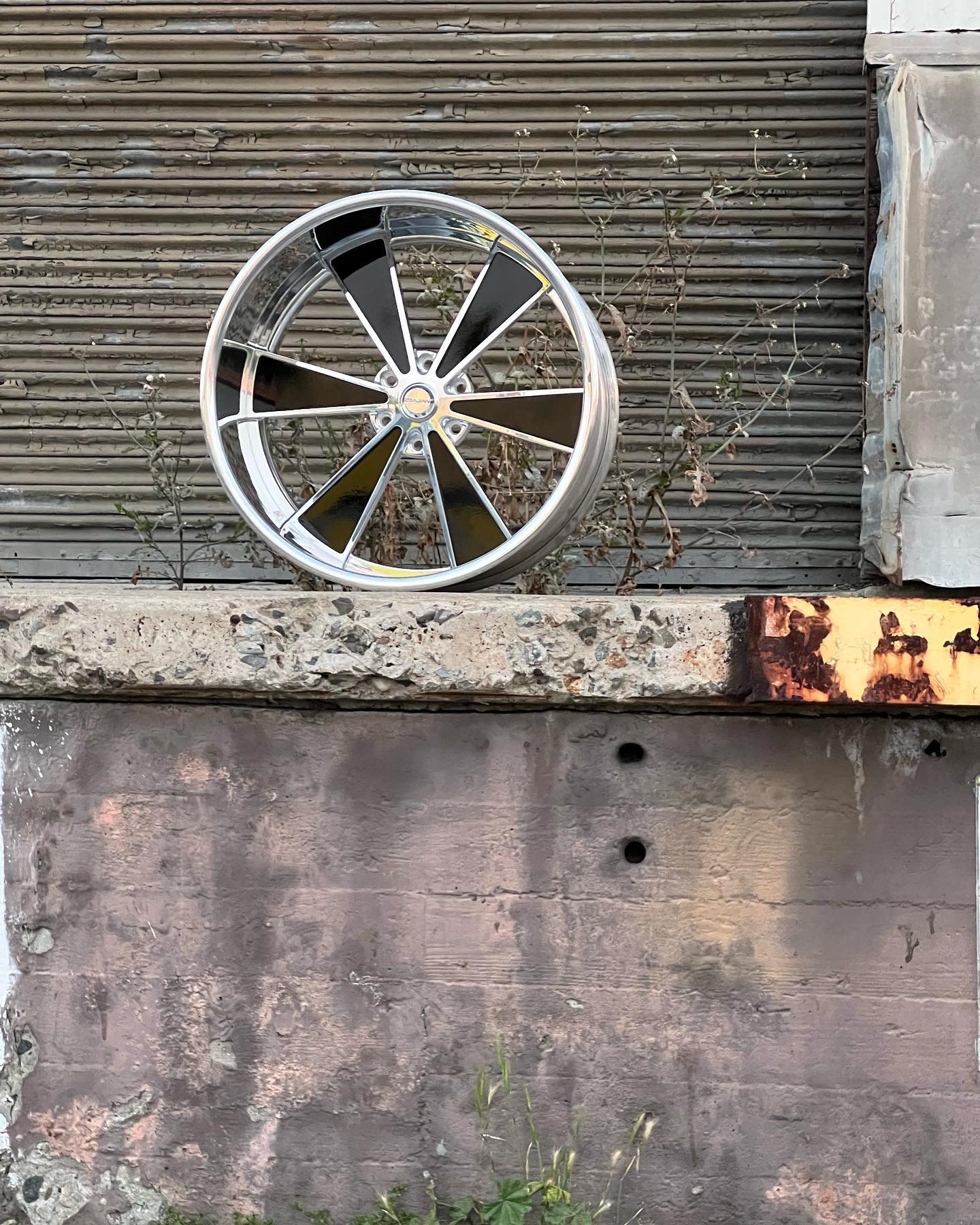 Than this happened #24x15 #billet-slingshot 6 lug #polishedwheels #gloss-black spoke inserts minimum backspace.