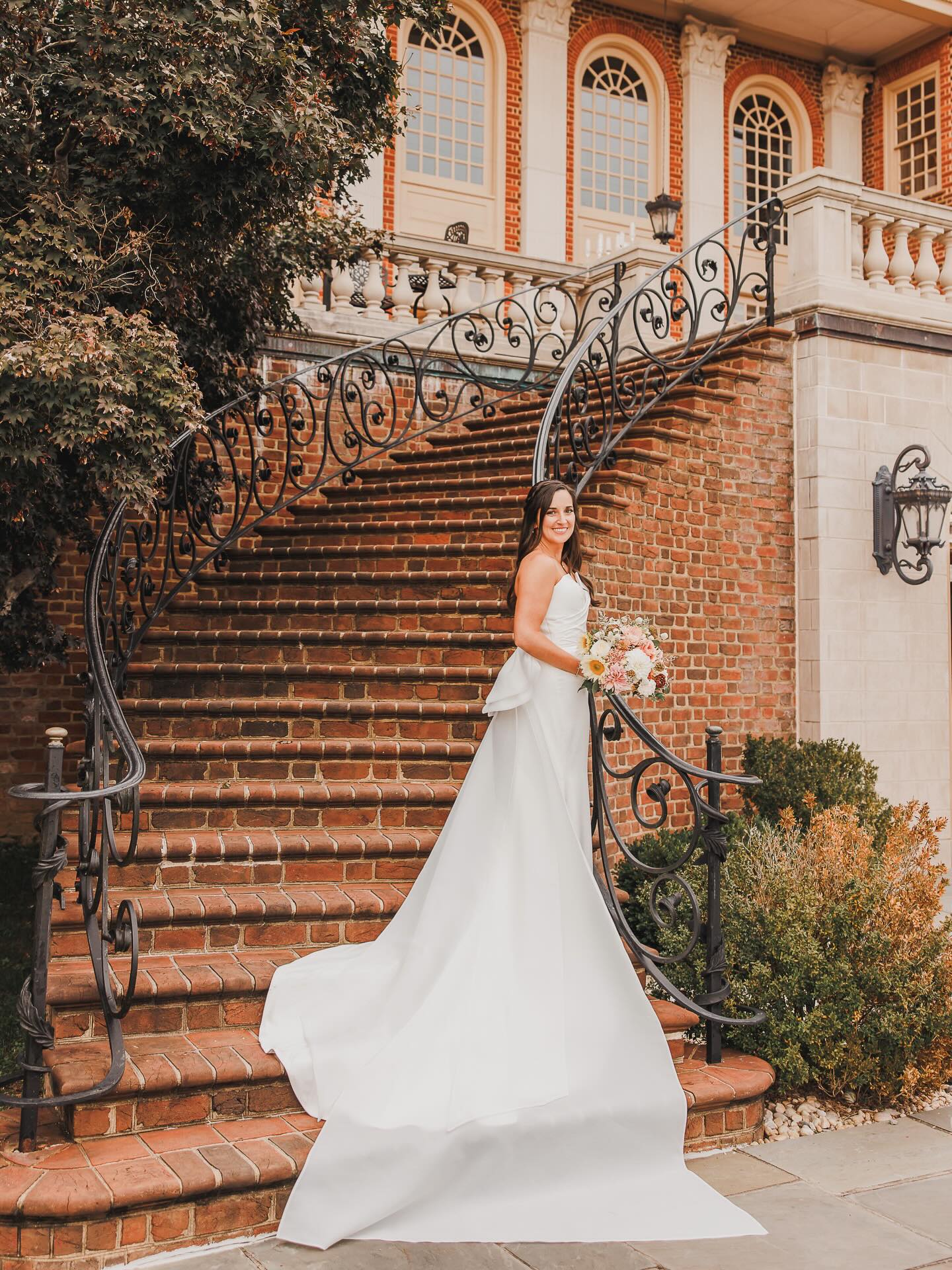 Feeling bow-tiful today🎀✨🌙
#starrynighteventsrva #starrynighteventsplanner #starrynighteventsrvaflowers #starrynighteventsrvaweddings #starrynighteventsrvacouples
Planning & Florals | @starrynighteventsrva @tanya_m_cornwell
Photography | @arliquinnphotography
Videography | @michaellemleyfilms
Venue | @estateatriverrun
Catering | @groovingourmets
Ice Cream | @jenisicecreams
Rentals | @rentequipva
Marquee Lights | @alphalit_richmond
Band | @thegentlemenandtheirlady
Beauty | @amandaperry.hair.airbrush
Bride | @chels_laynee