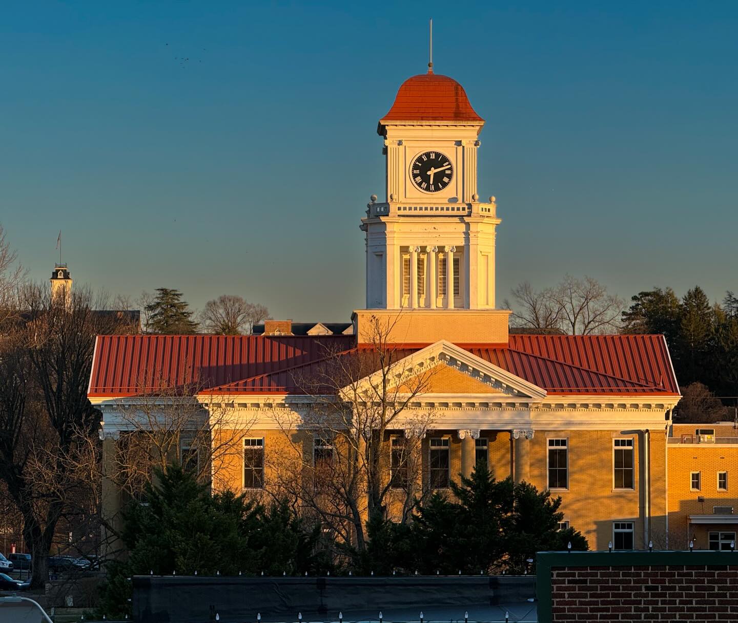 The Blount County Courthouse is quite handsome at 6:12pm. #MaryvilleTN #BlountCountyTN