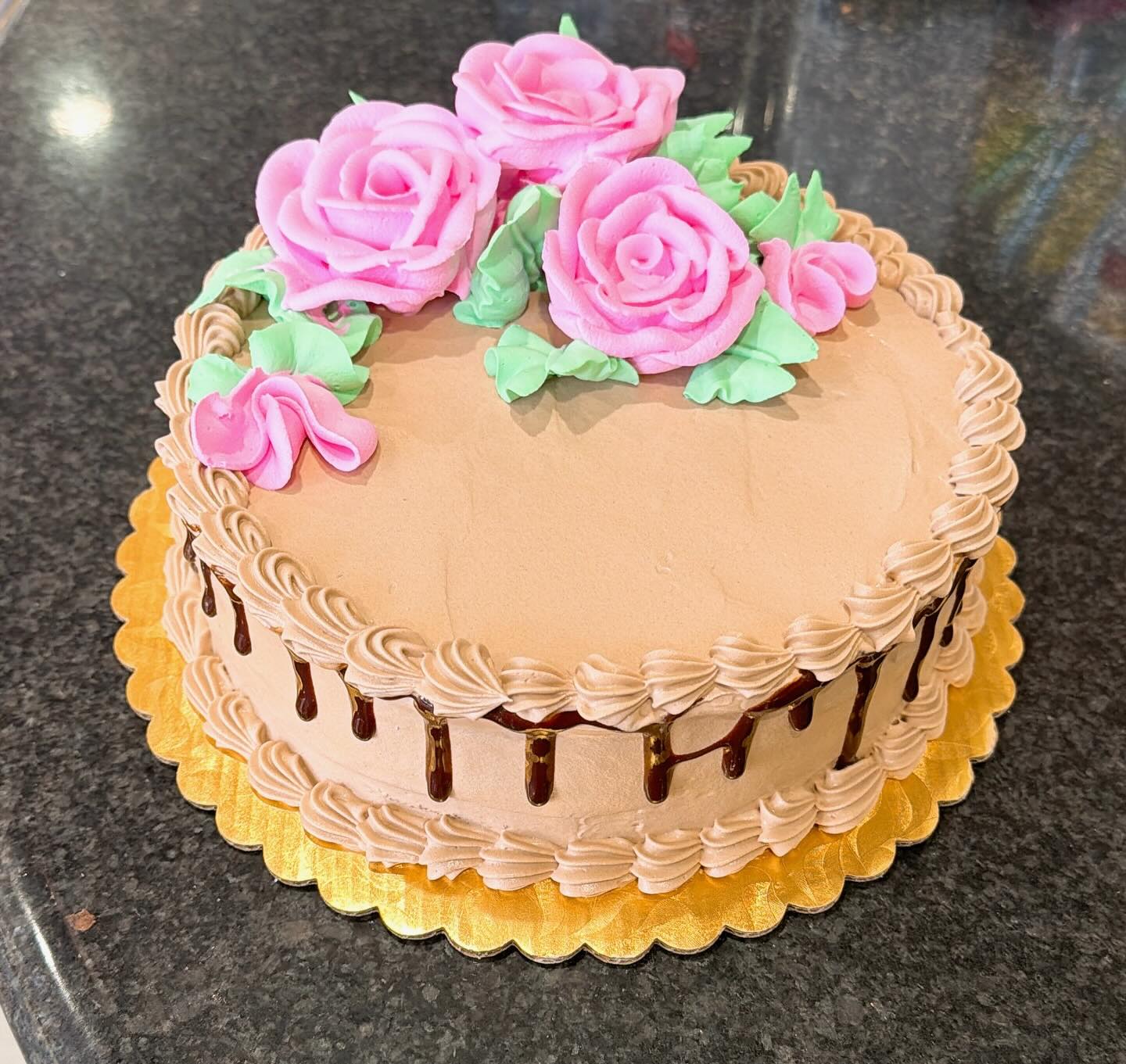 8” coffee cake @wonderbakeryla #coffeecake #bakerycake #bakerycakes #bakerylosangeles #chinatownlosangeles