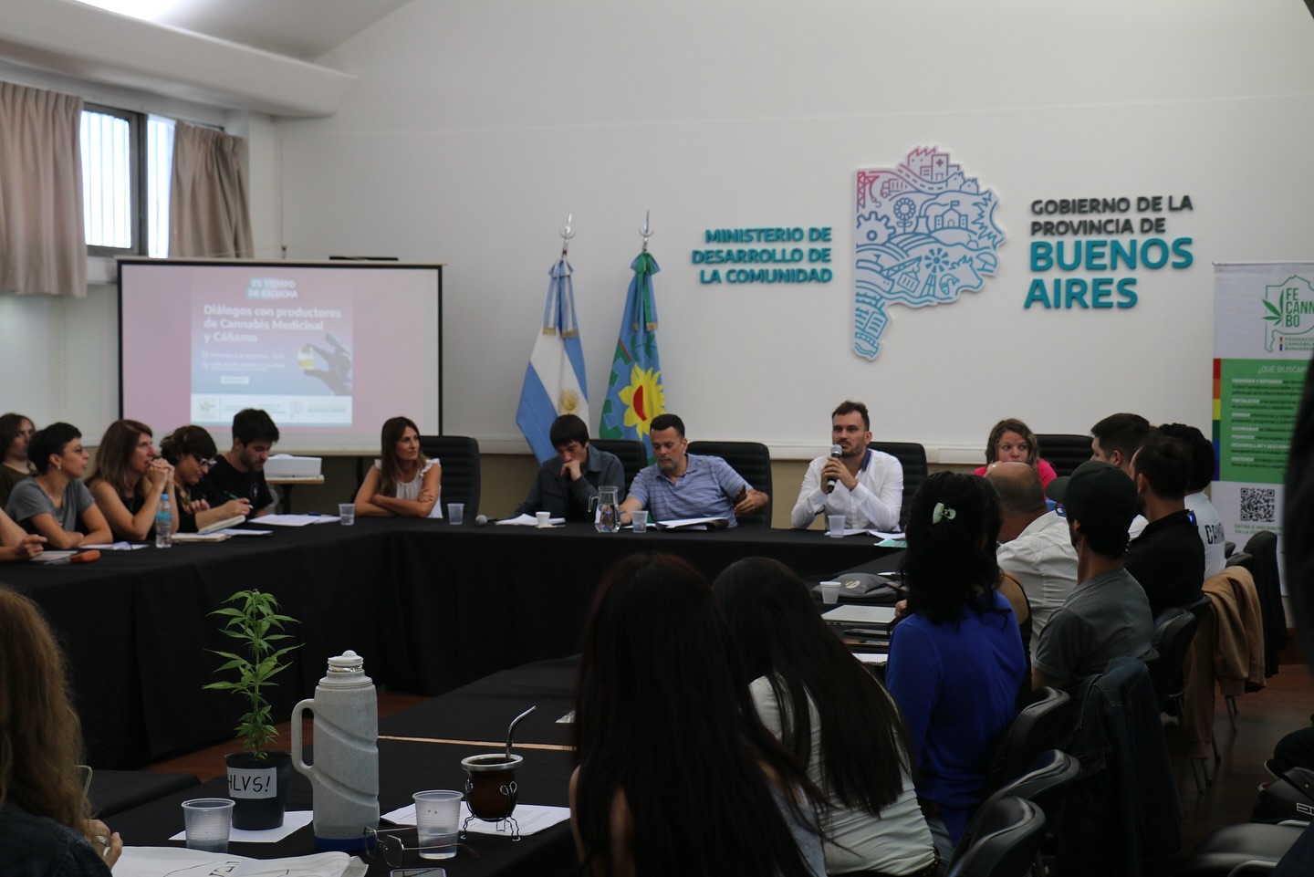 En @provinciaba se crearon, en el marco de las leyes nacionales conseguidas por el movimiento c*nnábico en los últimos años, distintas políticas públicas sanitarias y productivas.
Si bien es habitual reconocer que el crecimiento de emprendimientos y organizaciones se da con esfuerzo, pocas veces se contempla que ese esfuerzo tiene que poder, también, ser conocido y reconocido para verse concretado en proyectos.
Contar con una provincia dispuesta a la escucha y el trabajo es para las y los productores bonaerenses un impulso a seguir creciendo 💚