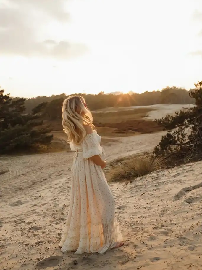 I never quite know what awaits me…👀
Working with the Fiona fabric is always a huge risk — I never know if I’ll be able to get more once my stock runs out. 😫
Every time I reach out to the manufacturer with a little excitement (and a bit of nervousness) asking: Do you still have it?
This time the answer came still quickly: yes, we can send more🎉
So I managed to secure another batch, and I’ve already made one piece from it — because this dress is always so loved, requested, and patiently awaited by many of you.🤍
And it’s easy to see why. The fabric looks so light and soft in photos, with an almost dreamy flow. It has a truly beautiful drape and feels like a little special treasure.
There is one ready-to-ship piece available in photo size (S–L) and it’s ready to go immediately 🩷
Grab yours while the stock lasts.
📸 @nero.fotografie
#edendresses #maternityphotoshoot #clientwardrobe #styleyourclients