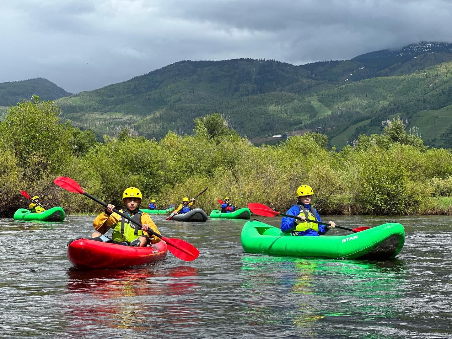 The Worrell family out enjoying the mighty Yampasissippi river in #steamboatsprings
#yampariver #colorado @steamboatresort @steamboatcolorado @steamboatpilot