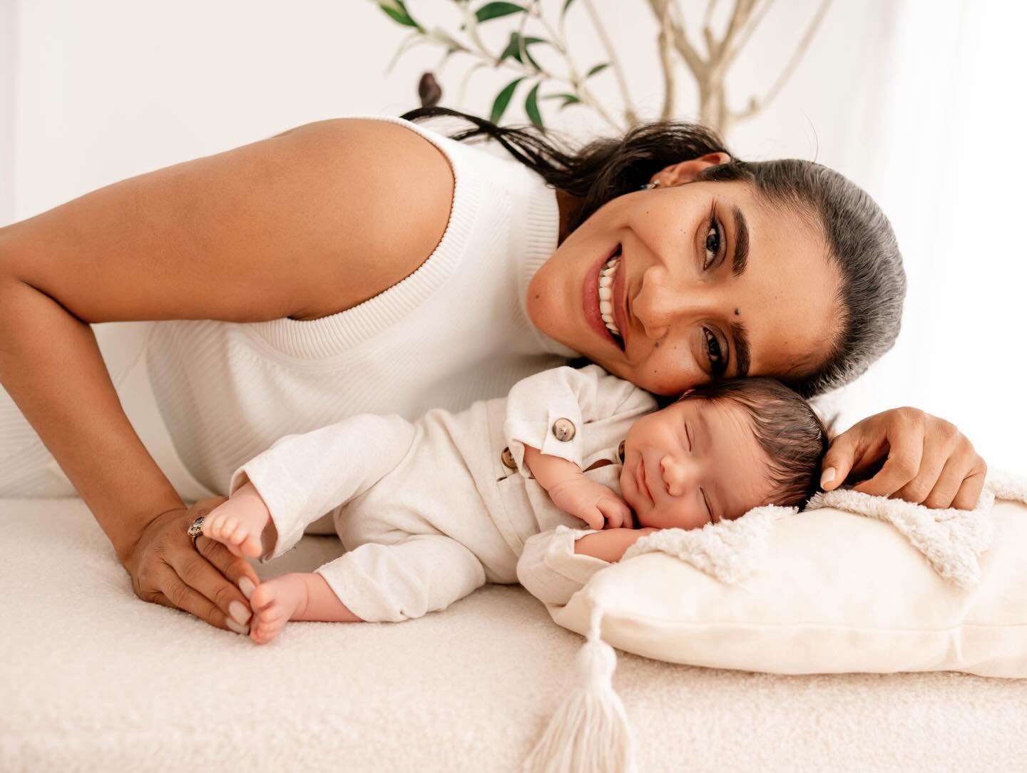 When I first started photographing newborns, I believed the magic was in the setups — the layers, the props, the tiny details carefully arranged.
But with time, something changed.
The more babies I photographed, the more I found myself drawn to simplicity.
A tiny hand resting on a cheek.
Soft light on delicate eyelashes.
The quiet curl of a sleeping newborn.
And then I realized something even more beautiful…
The best props are the parents around them.
Their hands.
Their warmth.
Their love holding this brand-new little life.
Because the baby was always the masterpiece — and the love around them makes the story complete. 🤍
#newbornphotography #newbornphotographer #parentlove #simplemoments #newbornmagic.
.
.
.
Newborn & Maternity and Family Photographer in Zürich area | Ksenia Photography
.
.
Neugeborenen-, Schwangerschafts- und Familienfotografin im Raum Zürich | Ksenia Photography