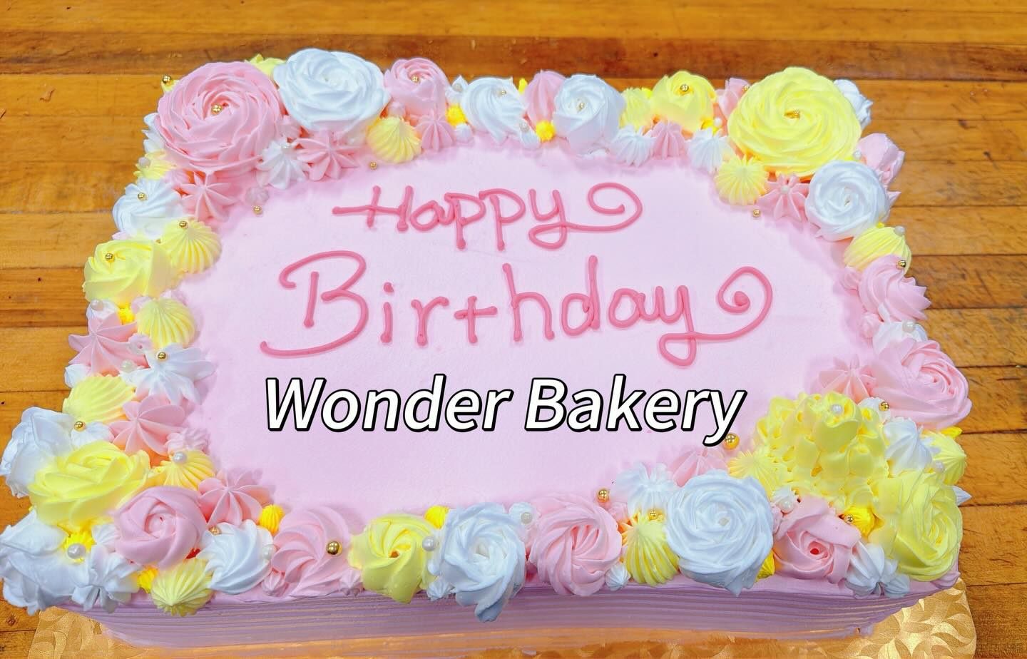 Spring flowers cake @wonderbakeryla #cake #chinatownlosangeles #chinatowncakes