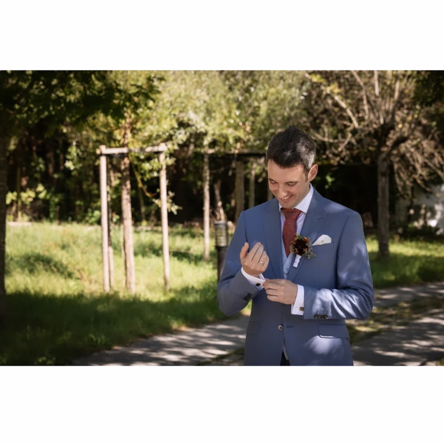 Echte Emotionen, die eure Geschichte erzählen - so werden eure Hochzeitsfotos unvergesslich! ✨️
Eure größte Sorge? Dass ihr euch vor der Kamera unwohl fühlt und eure Bilder gestellt wirken. Doch was, wenn ich euch sage, dass ihr einfach nur ihr selbst sein müsst? Das eure Emotionen, eure Liebe, eure Freude genau das sind, was eure Fotos so besonders machen?
🧡 Der Moment, wenn ihr euch das erste Mal seht -
voller Vorfreude und Herzklopfen
🧡 Tränen des Glücks beim Eheversprechen
🧡 Euer erstes Lächeln na dem Ja-Wort
🧡 Die herzlichen Umarmungen eurer Liebsten
Diese Momente sind einzigartig - und ich fange sie für euch ein. Authentisch. Ungestellt. Genau so, wie ihr seid. Damit ihr auch in 10, 20 oder 50 Jahren noch genau so fühlt, wie an eurem großen Tag.
Lasst uns gemeinsam eure Geschichte erzählen. Schreibt mir und sichert euch euren Hochzeitstermin! 📩
#hochzeitsfotografmünchen
#hochzeitsplanung
#hochzeitslocation
#hochzeitsreportage
#hochzeitskleid
#hochzeitsinspiration