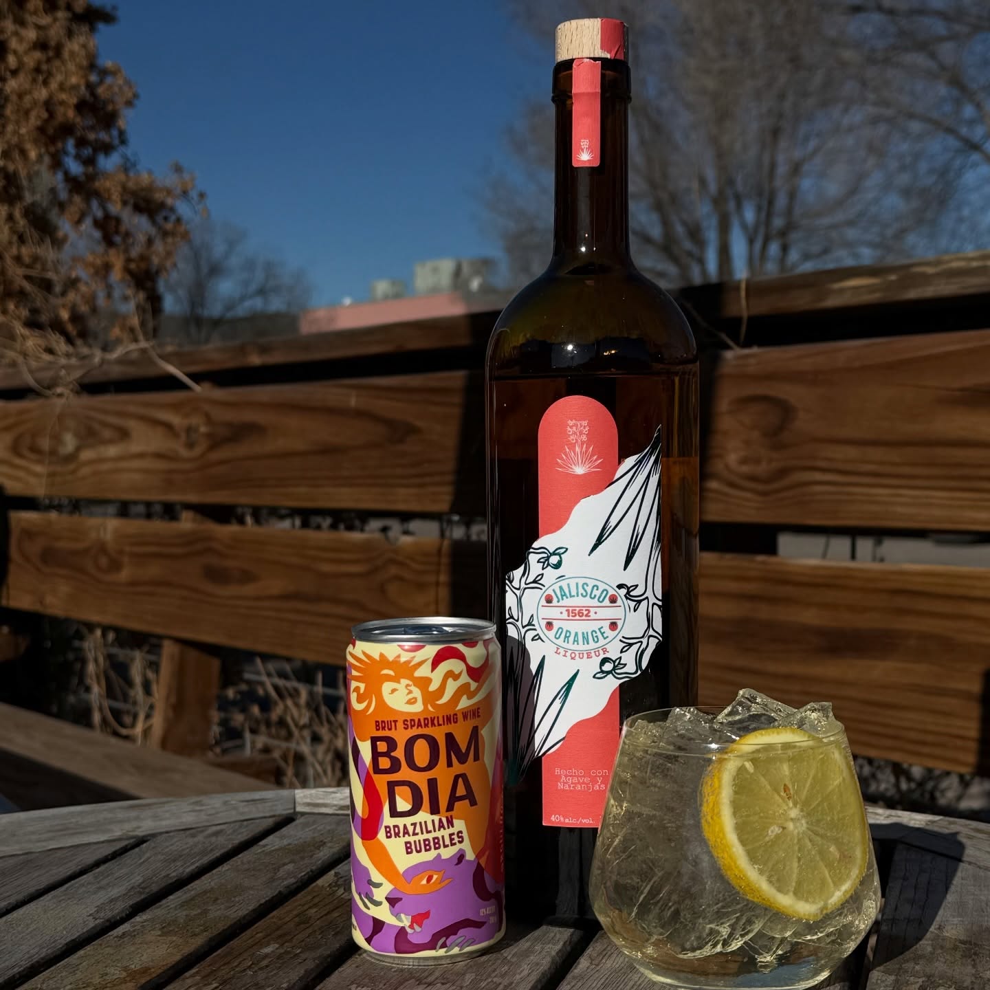 Happy @carbondalearts Fashion Show weekend! Come and enjoy @bomdiabubbles (the Brazilian Brut) or our Hugo’s Cousin, made with Bom Dia and @socorrotequila Jalisco orange and agave Liquor.
Also, hungry after the show? Our night menu is available till 11 PM.
#carbondaleco #carbondalefashionshow #carbondalearts